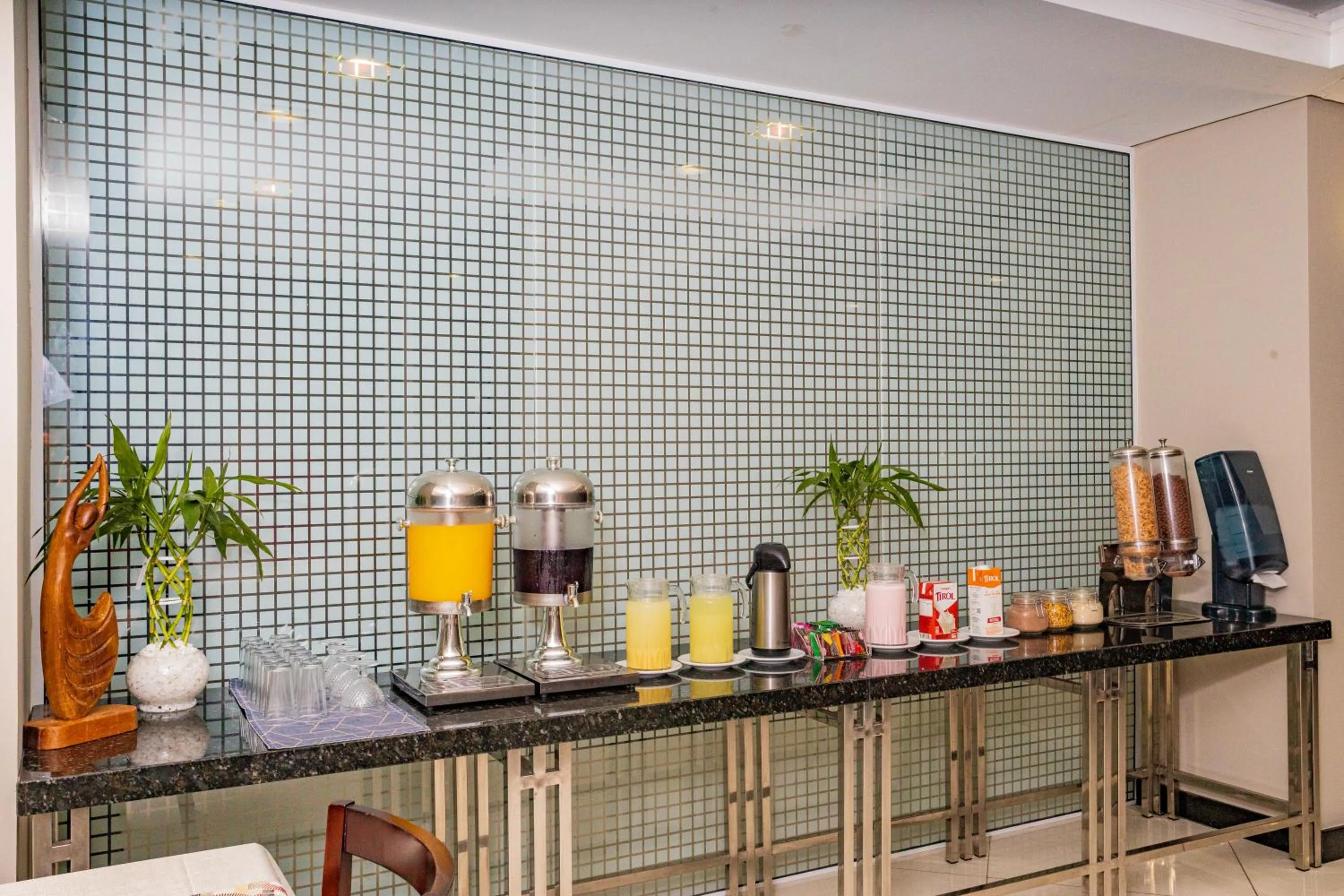 Breakfast in Alven Hotel by Slaviero Hotéis