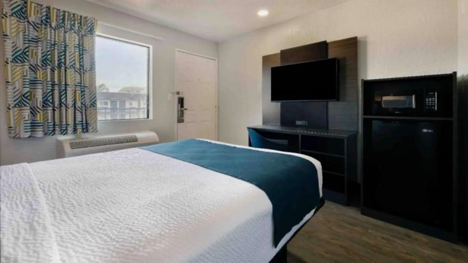 Bedroom, Bed in Motel 6-El Centro, CA