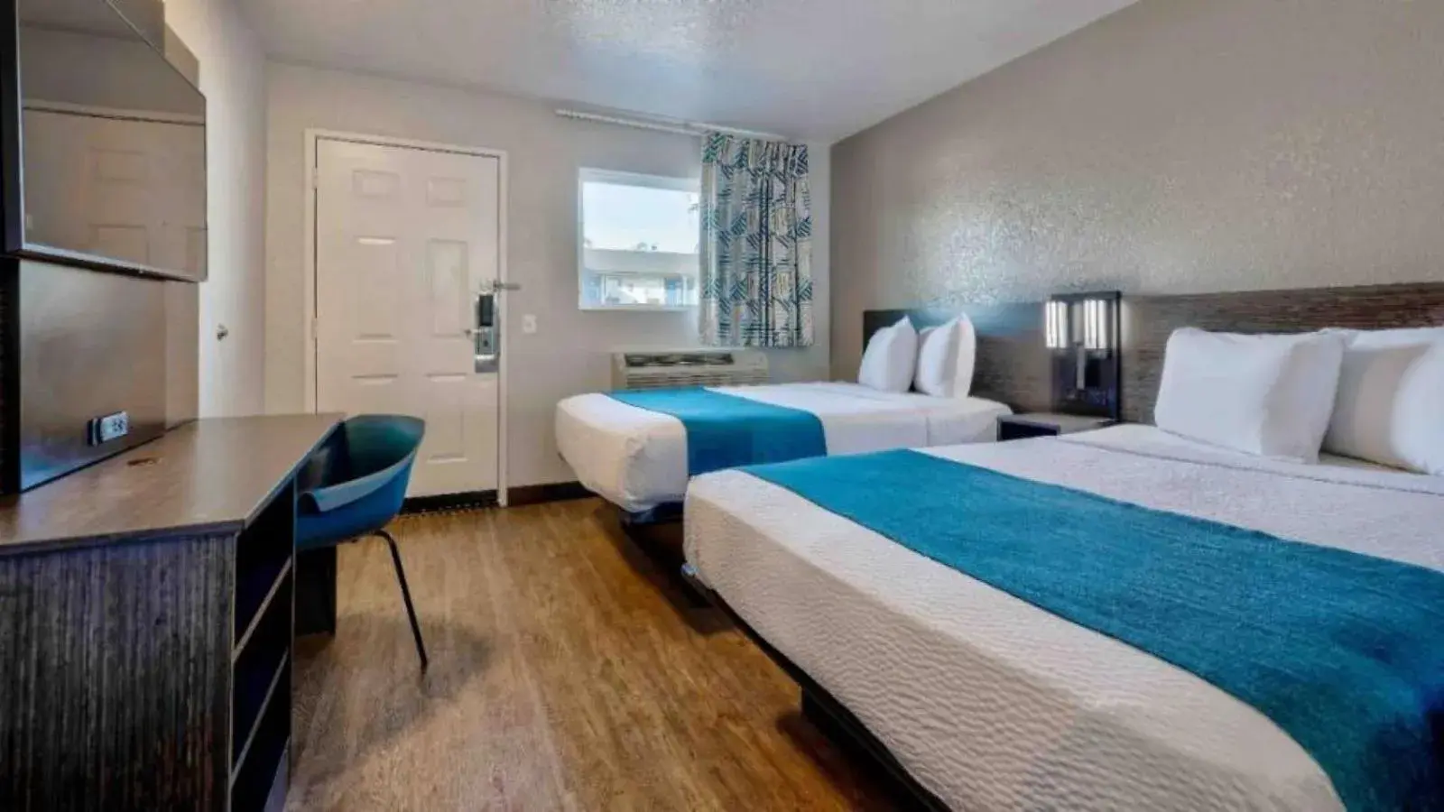 Quadruple Room - Non-Smoking in Motel 6-El Centro, CA Quadruple Room - Non-Smoking in Motel 6-El Centro, CA