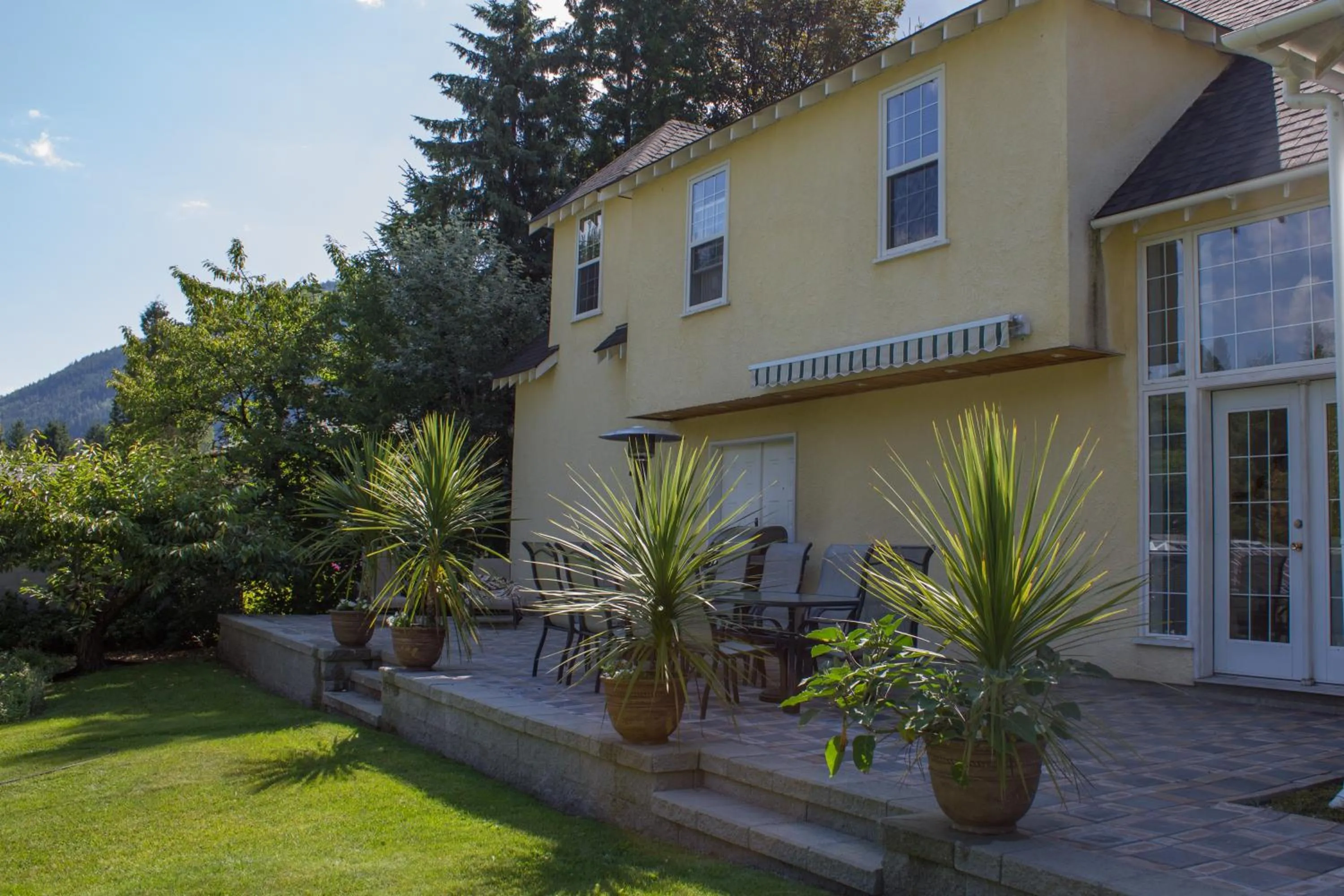 Genelle House B&B Guest House