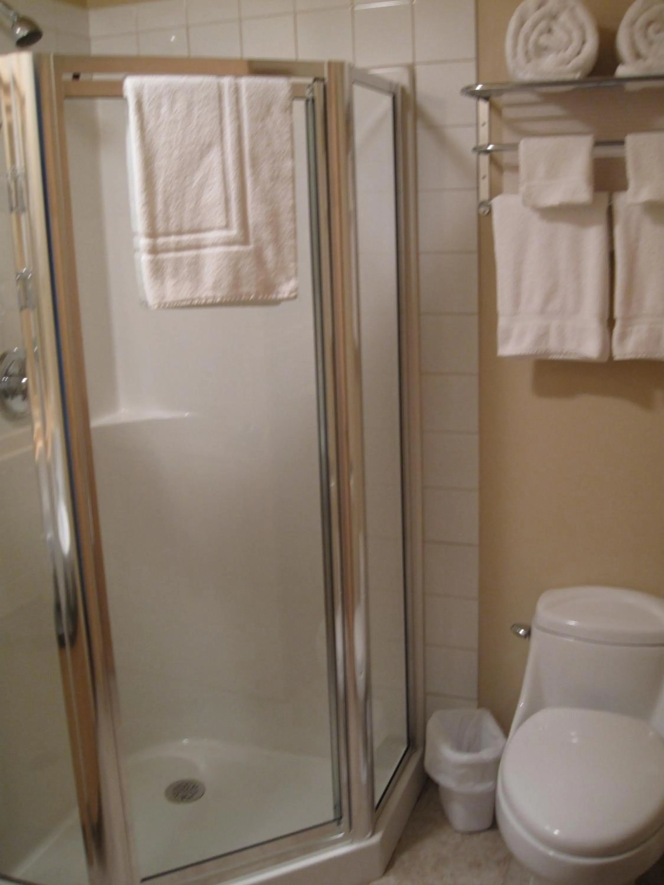 Genelle House B&B Guest House