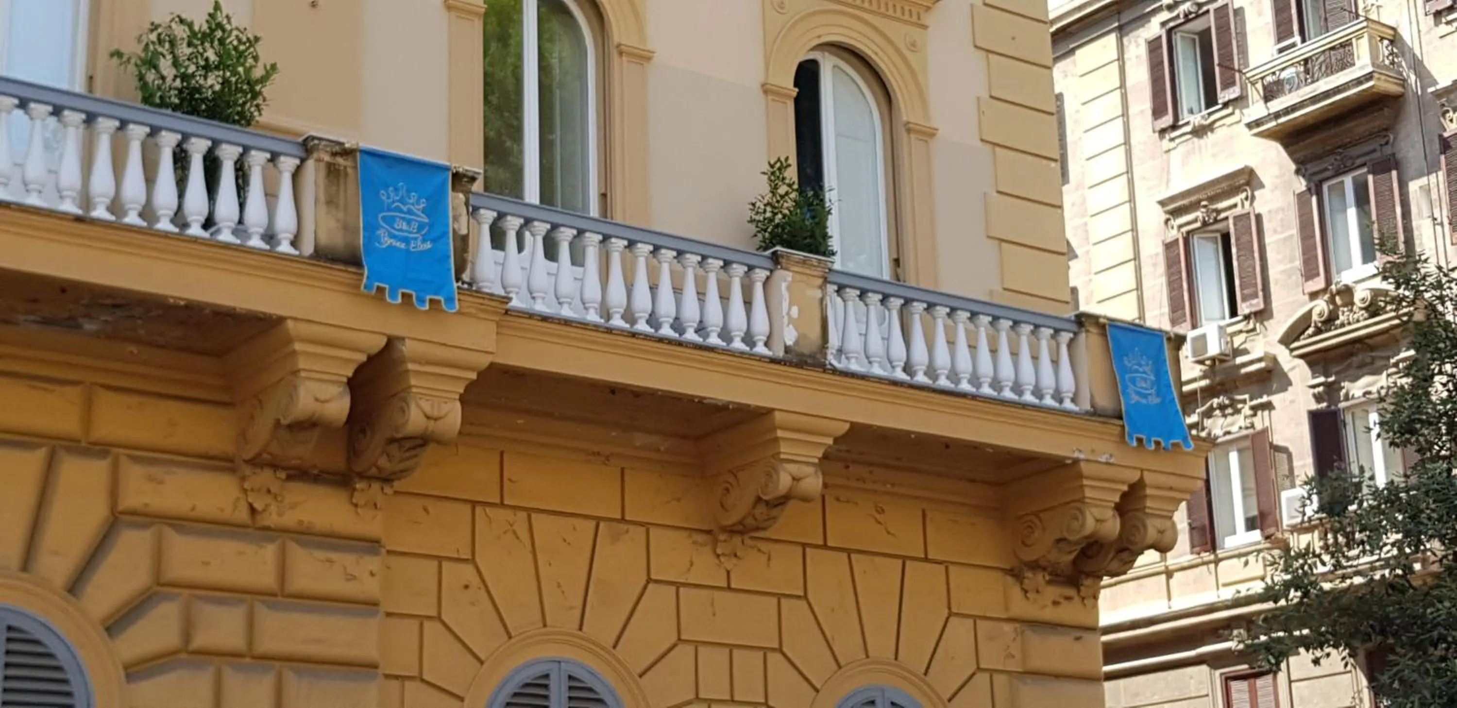 Facade/entrance in Regina Elena