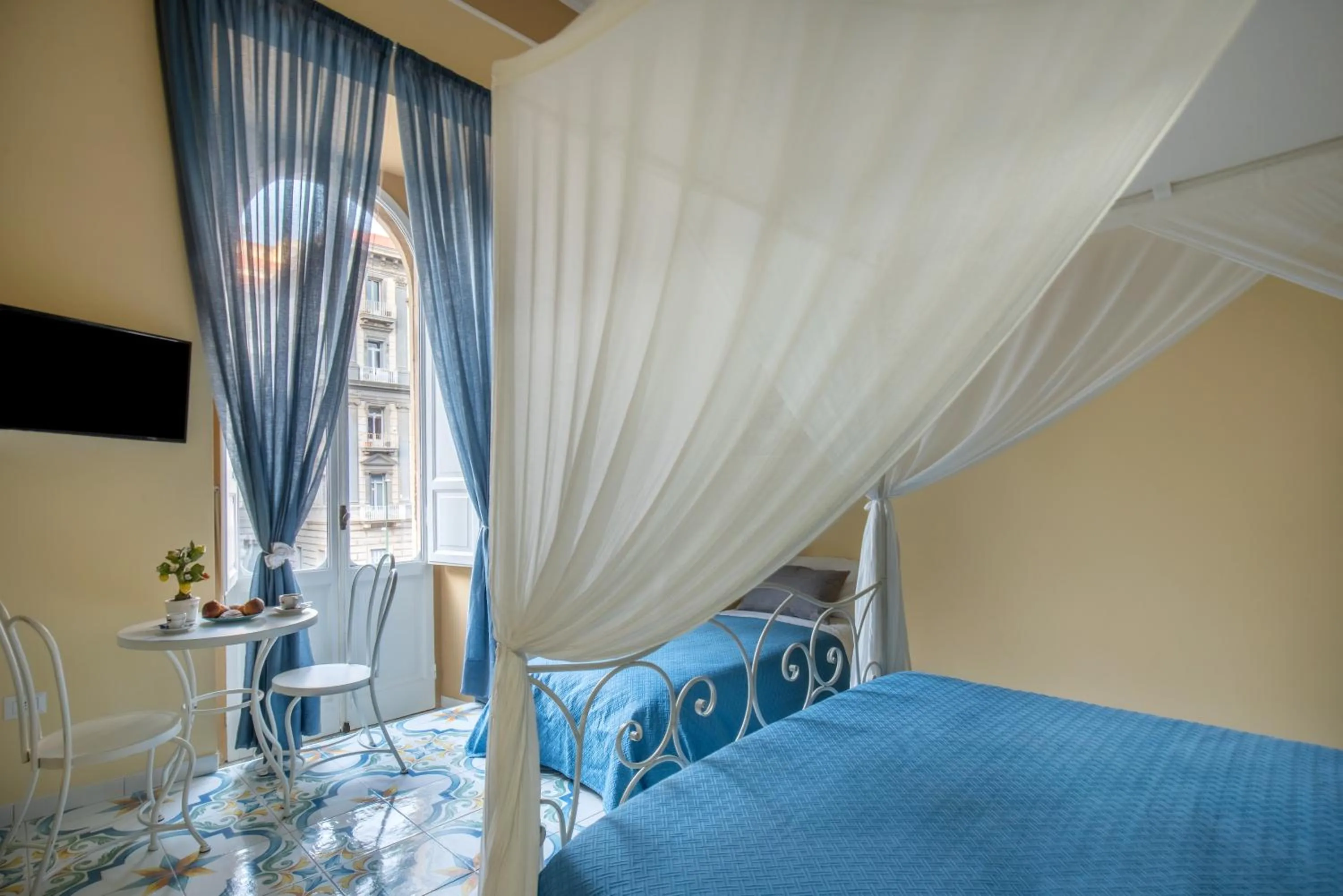 Photo of the whole room, Bed in Regina Elena