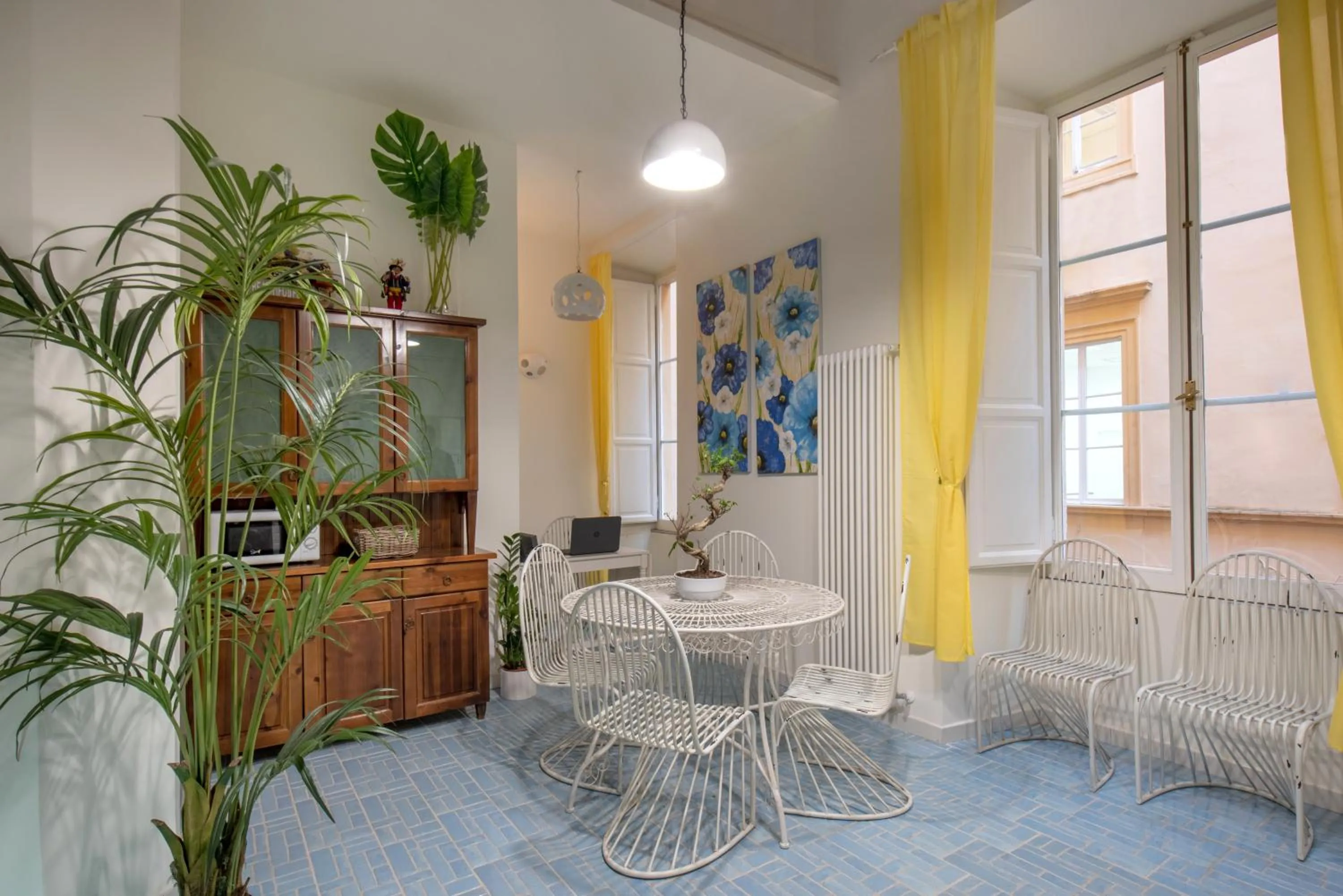 Communal lounge/ TV room in Regina Elena