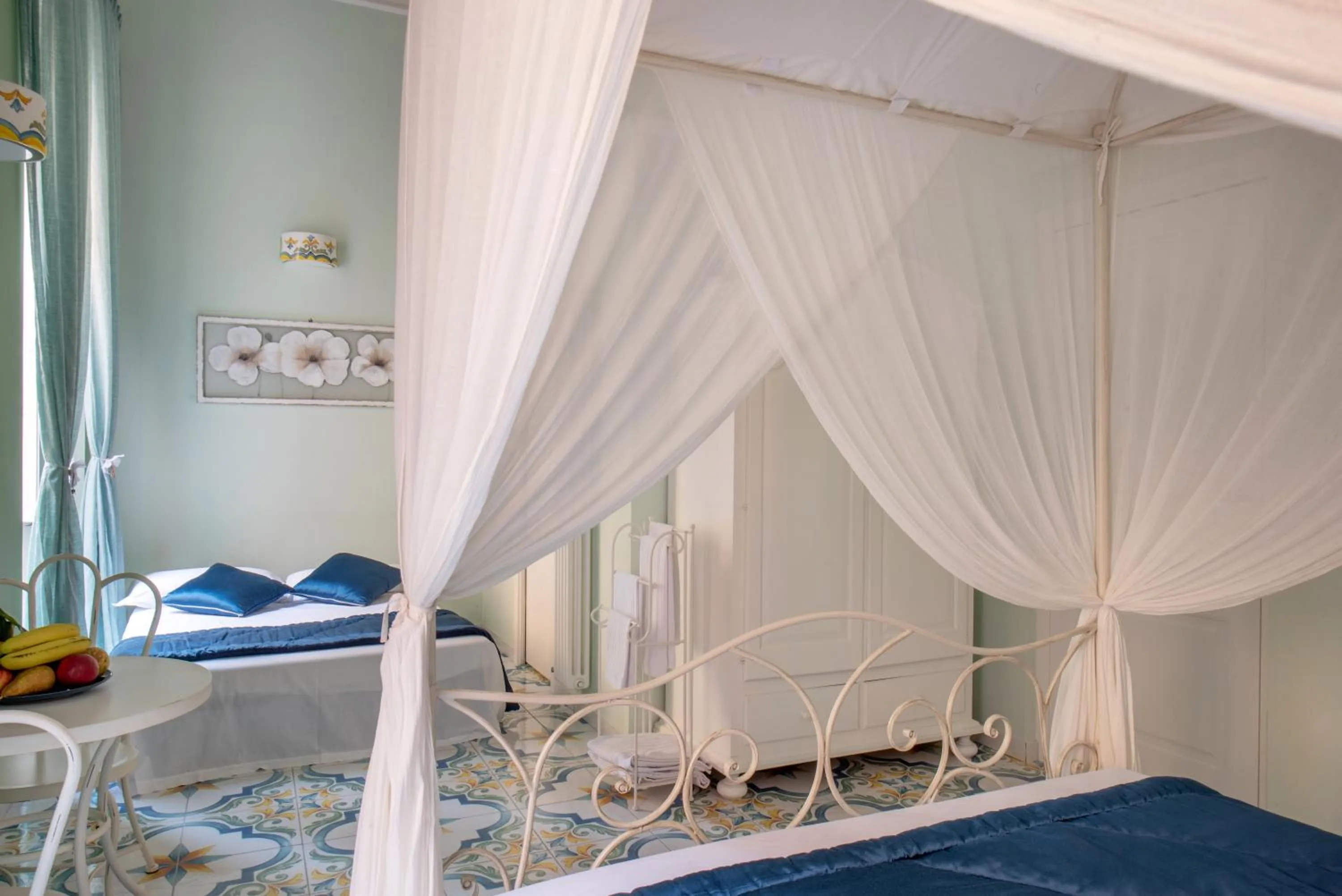 Photo of the whole room, Bed in Regina Elena