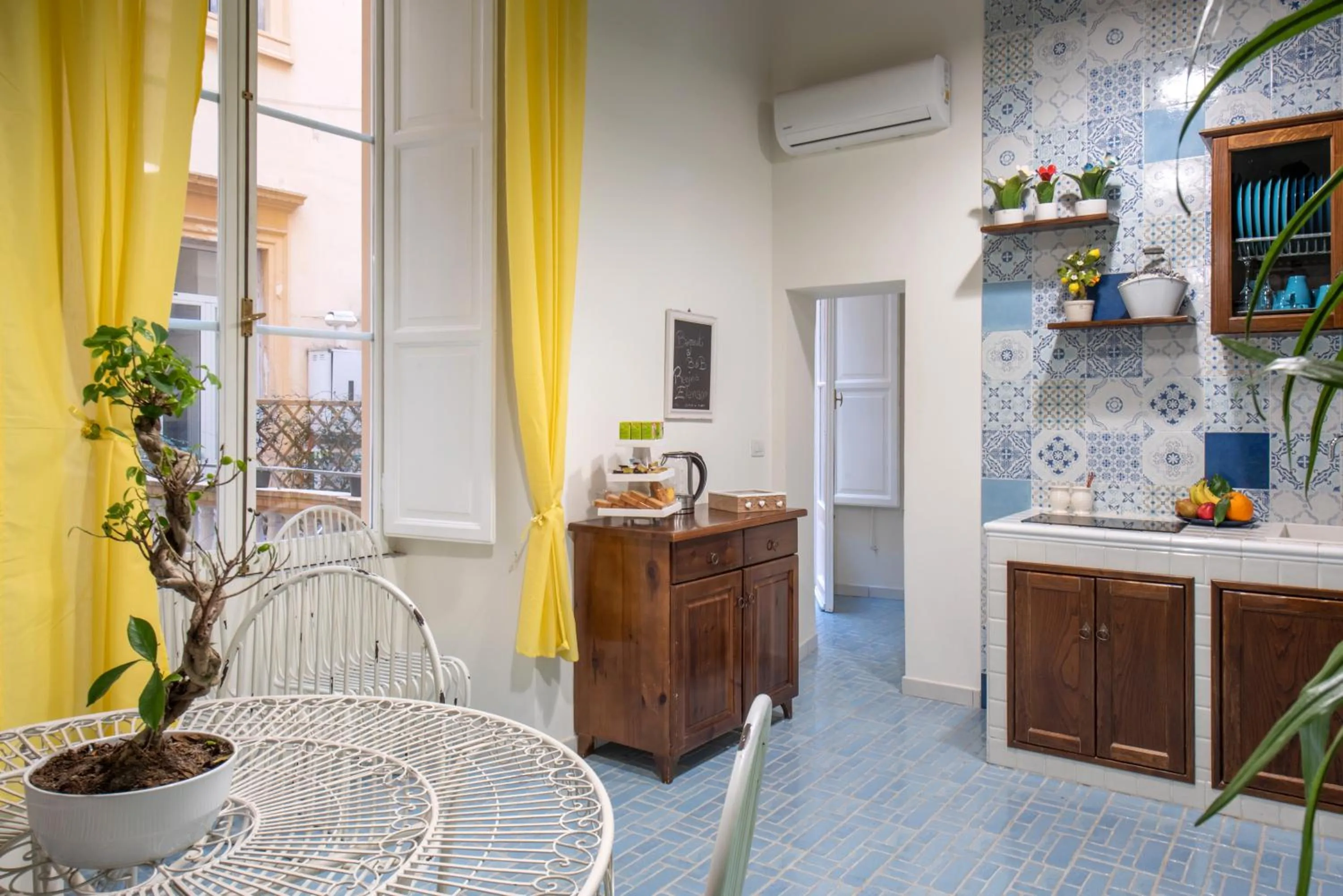 Communal kitchen in Regina Elena