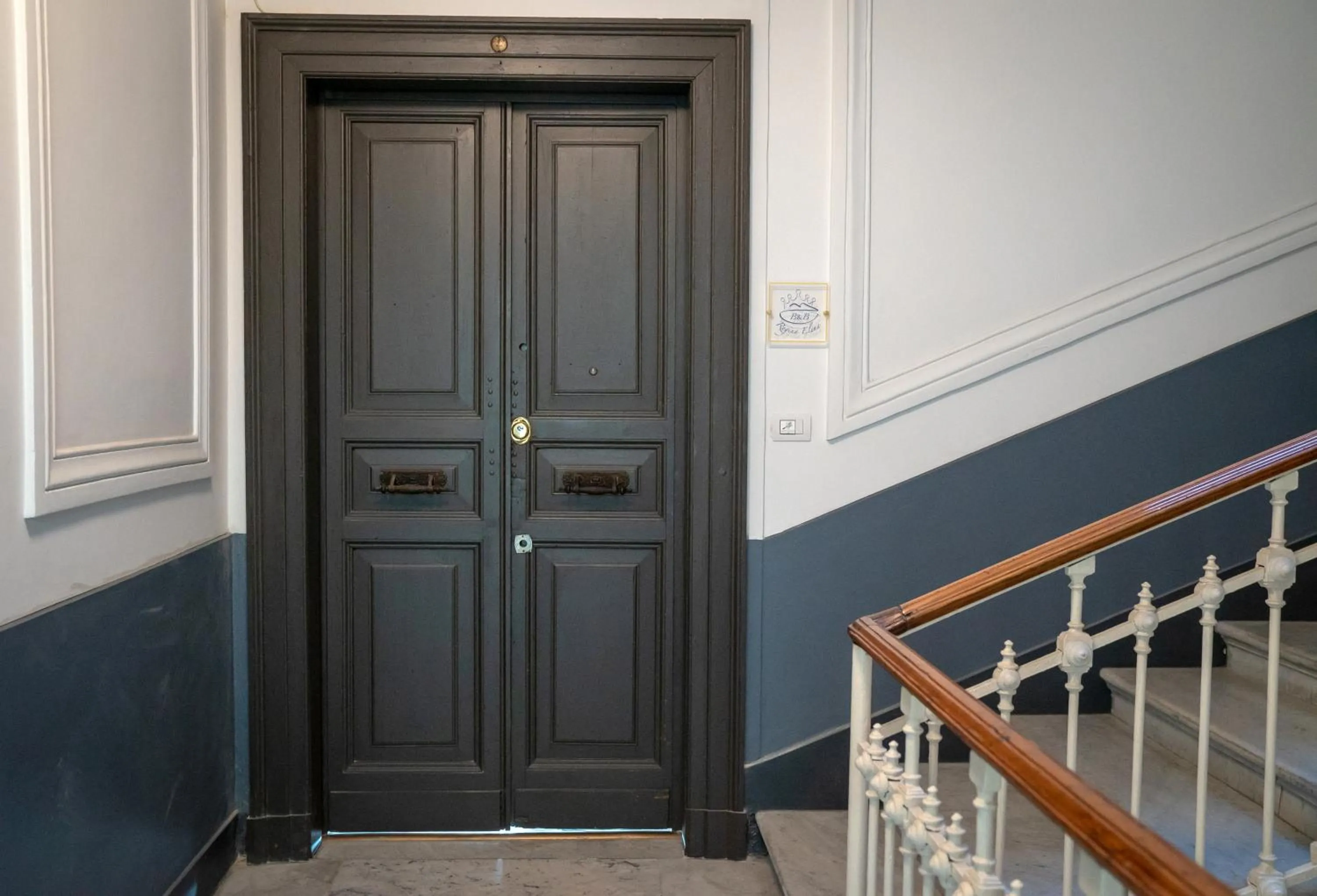 Facade/entrance in Regina Elena