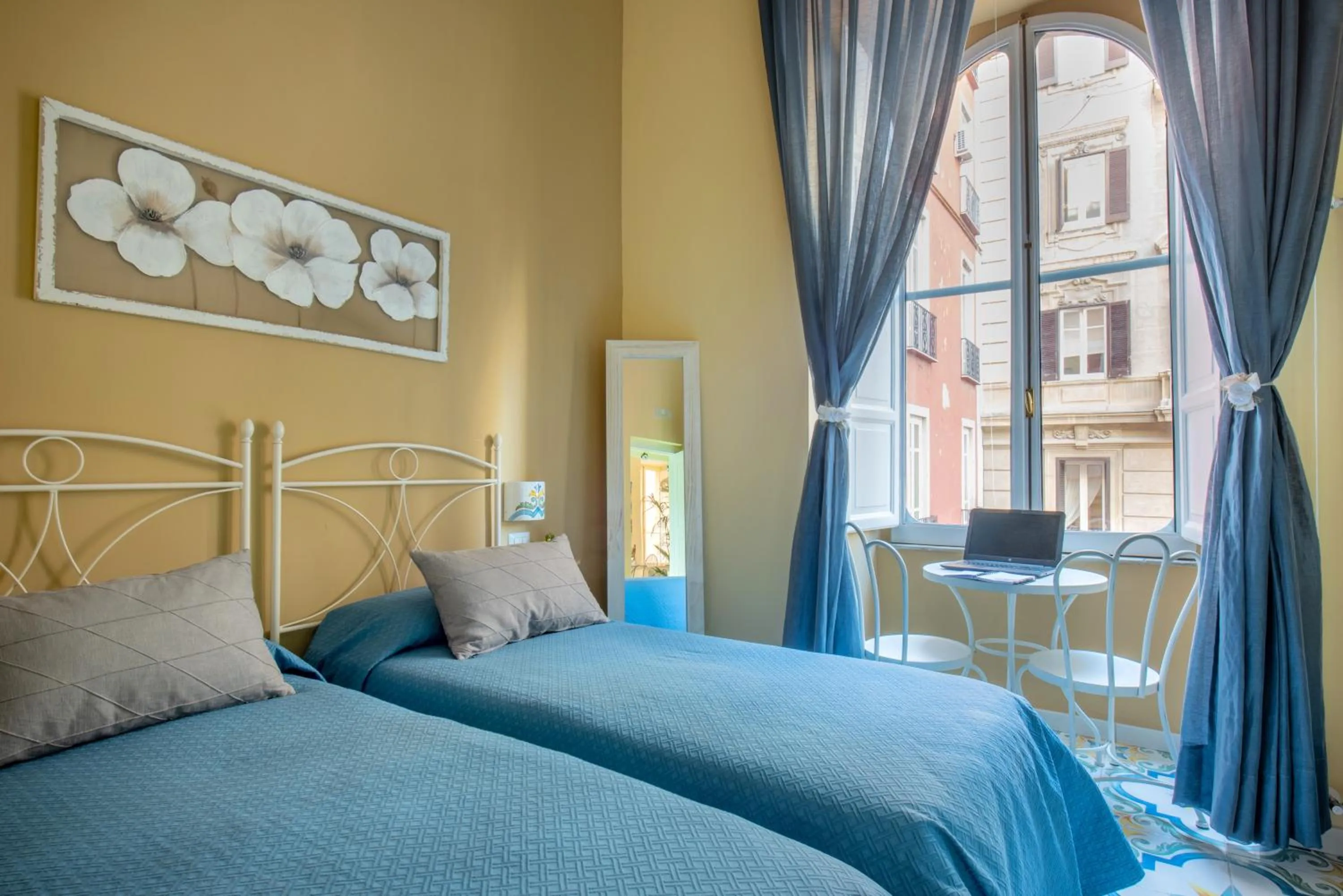 Photo of the whole room, Bed in Regina Elena