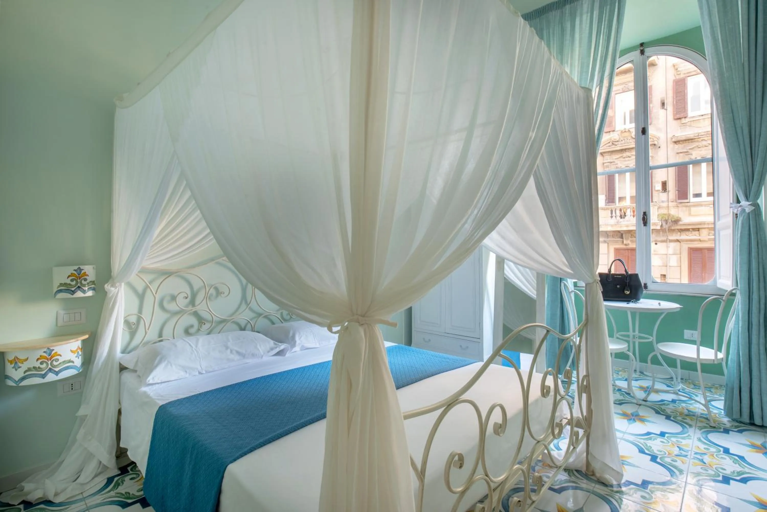 Photo of the whole room, Bed in Regina Elena