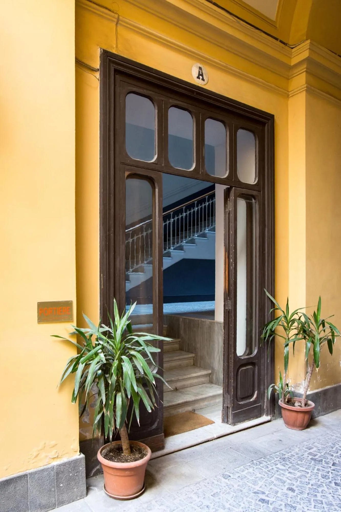 Facade/entrance in Regina Elena