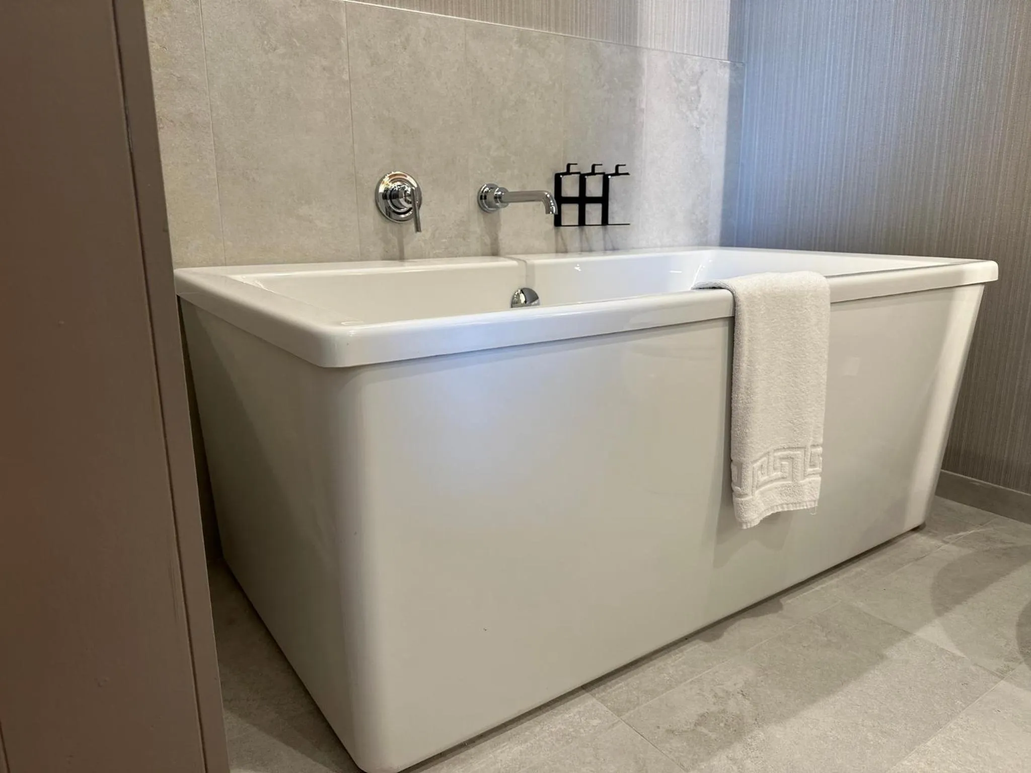 Photo of the whole room in Hotel Indigo Baton Rouge Downtown by IHG