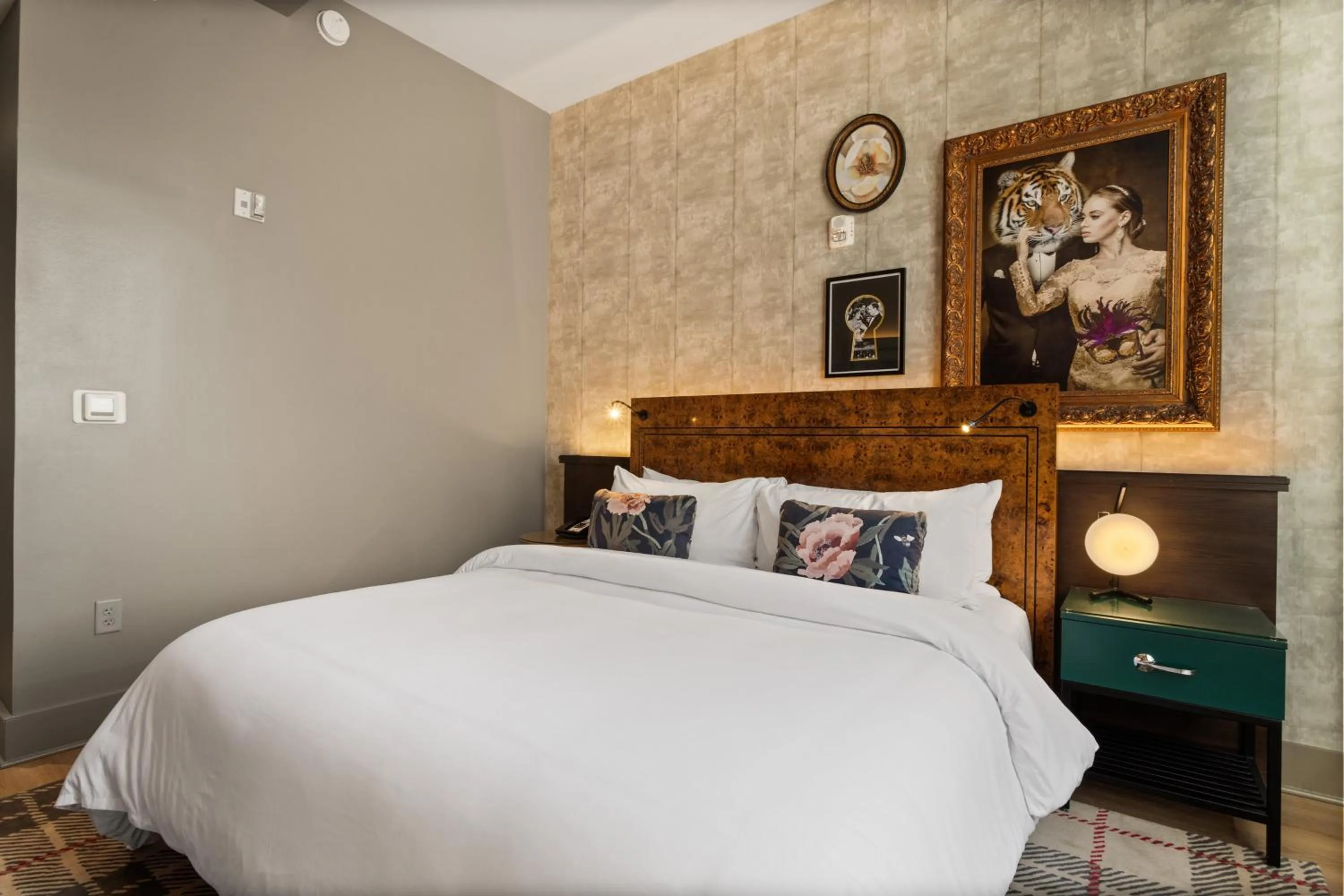 Photo of the whole room, Bed in Hotel Indigo Baton Rouge Downtown by IHG