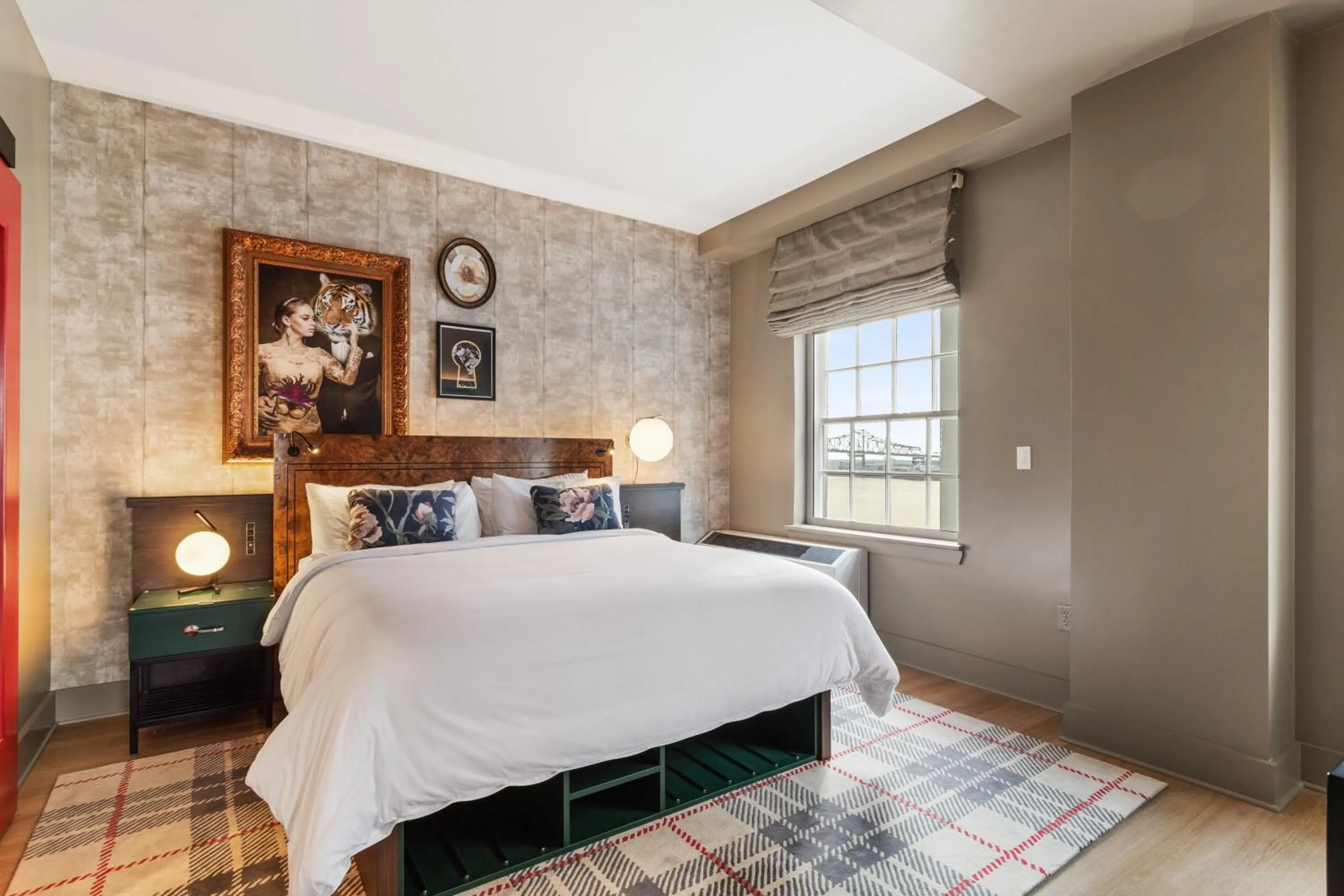 Photo of the whole room, Bed in Hotel Indigo Baton Rouge Downtown by IHG