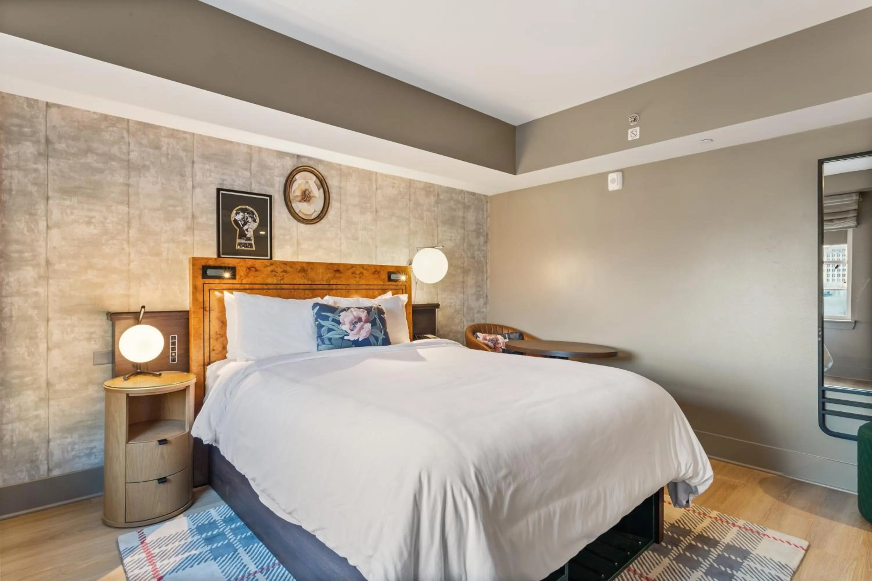 Photo of the whole room, Bed in Hotel Indigo Baton Rouge Downtown by IHG