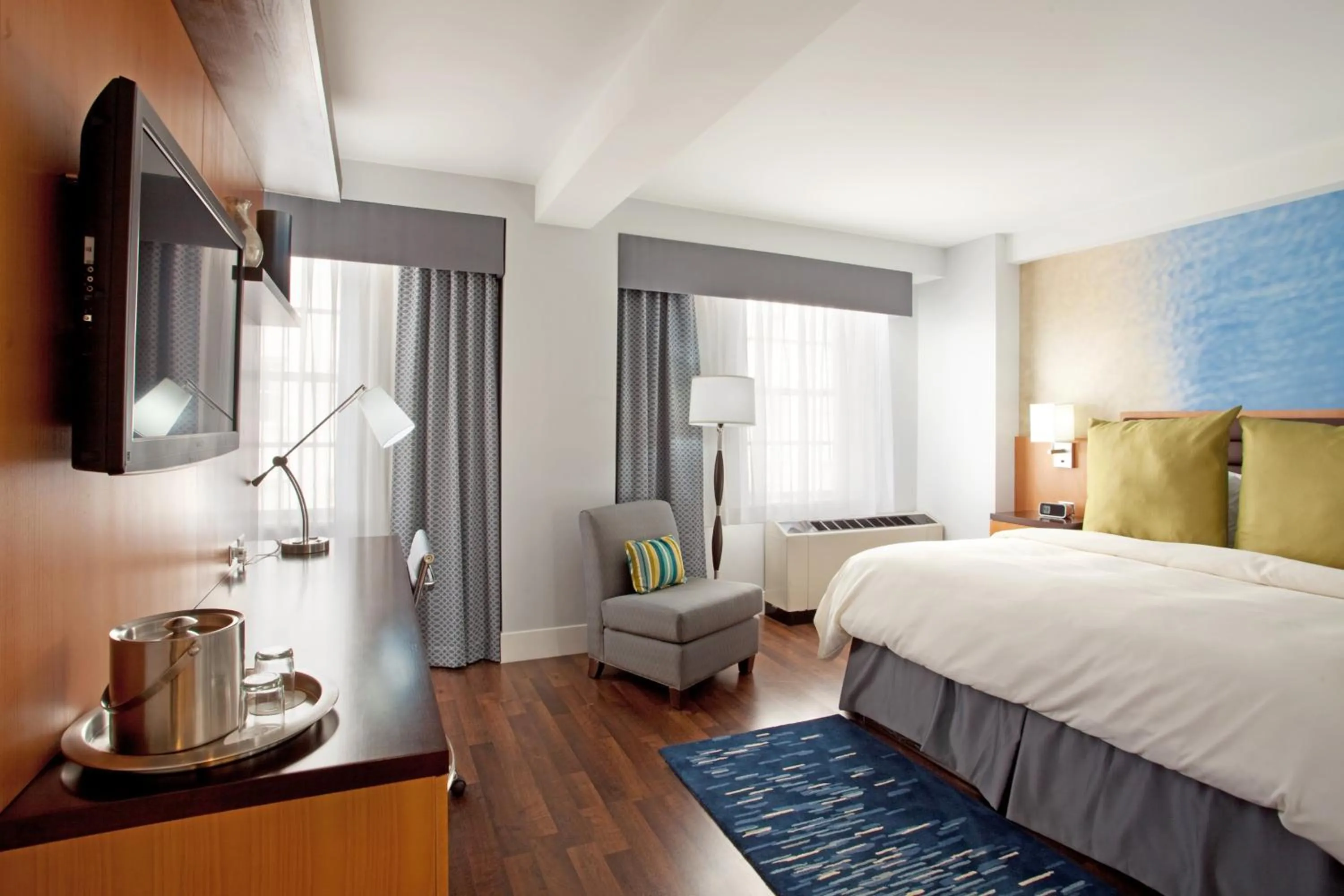 Photo of the whole room, Bed in Hotel Indigo Baton Rouge Downtown by IHG