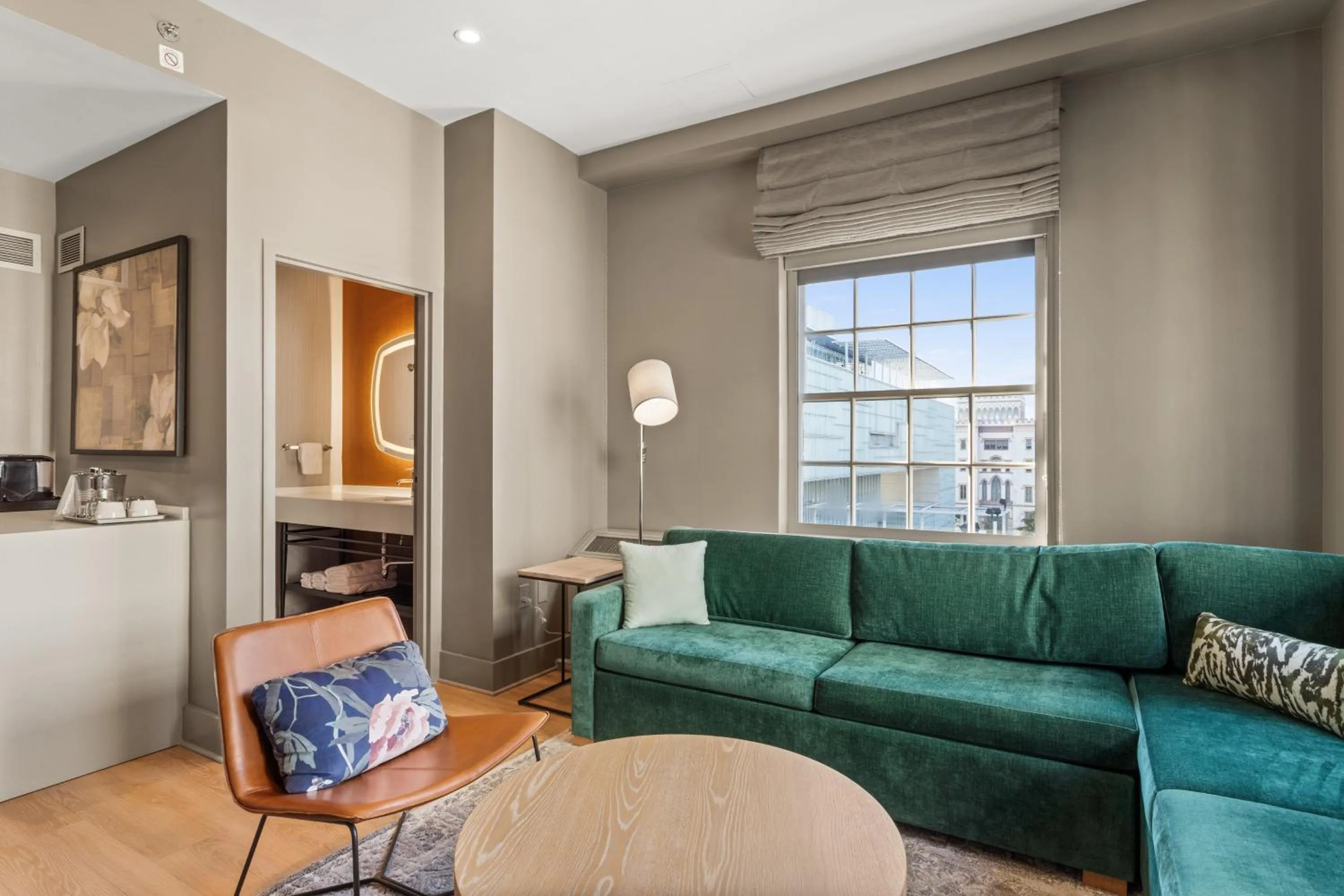 Photo of the whole room in Hotel Indigo Baton Rouge Downtown by IHG