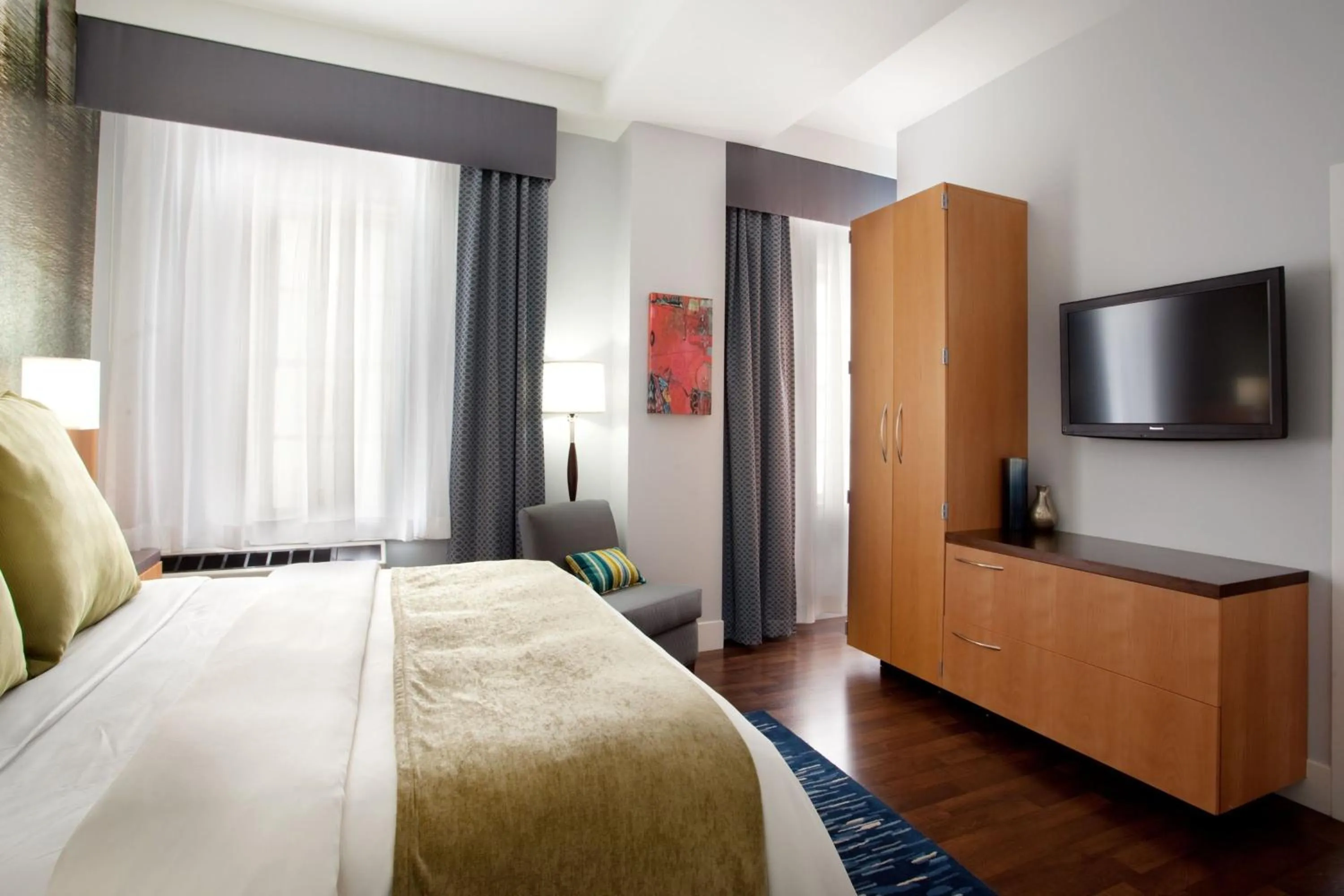 Photo of the whole room, Bed in Hotel Indigo Baton Rouge Downtown by IHG