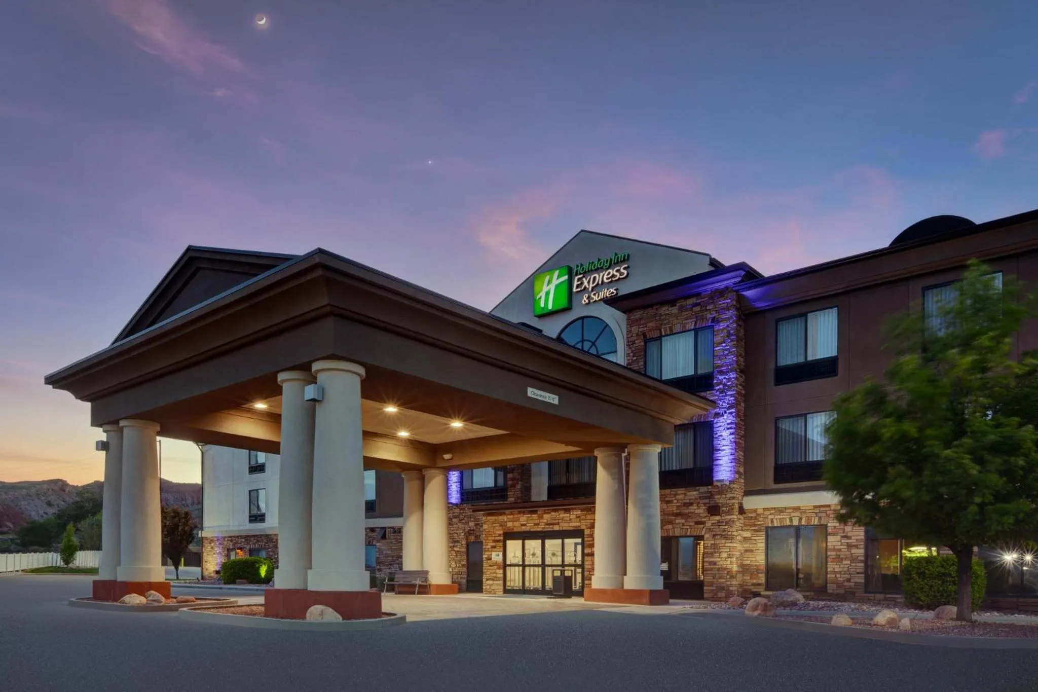 Property building in Holiday Inn Express & Suites Richfield by IHG