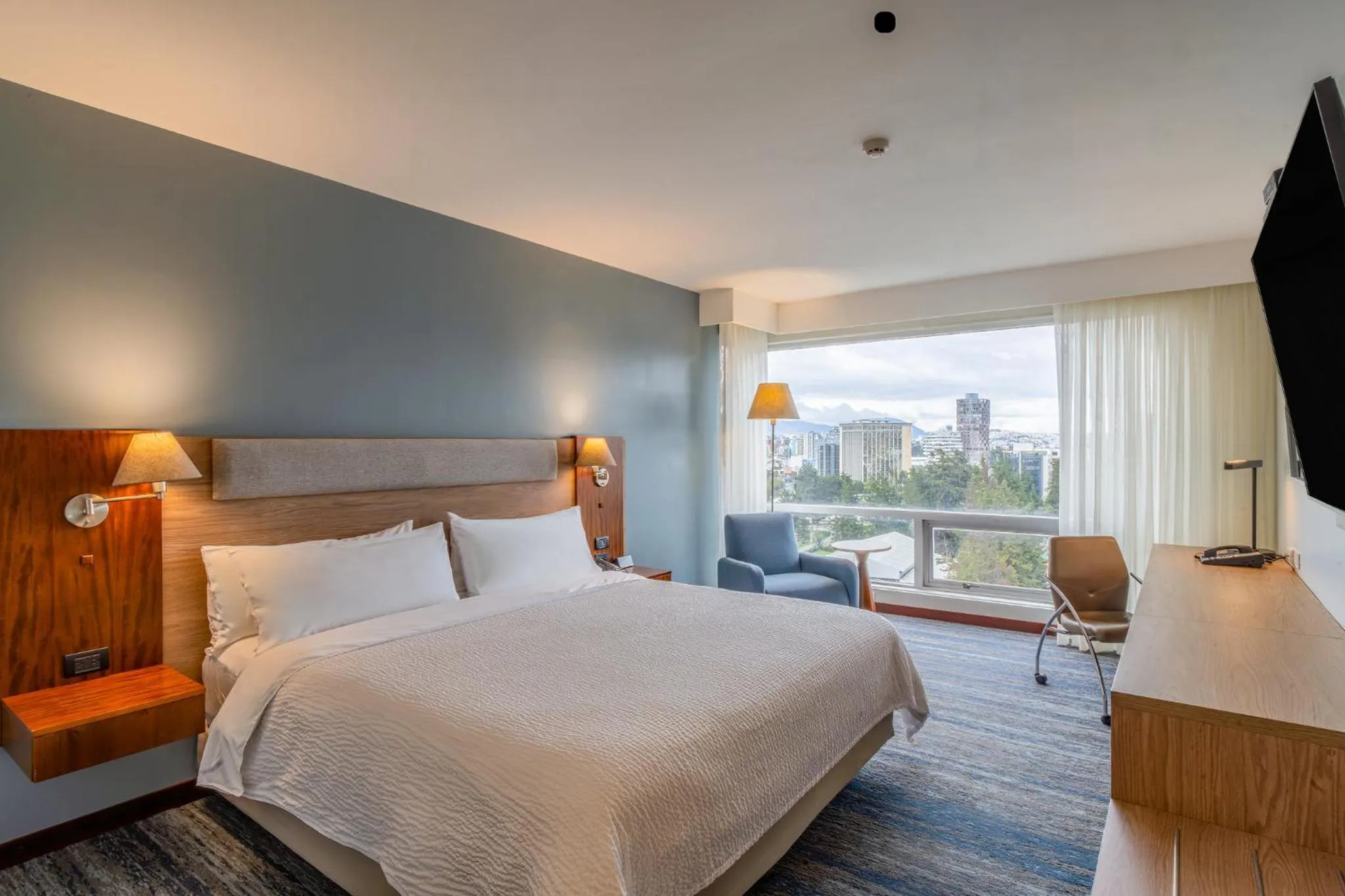 Photo of the whole room, Bed in Holiday Inn Express Quito by IHG