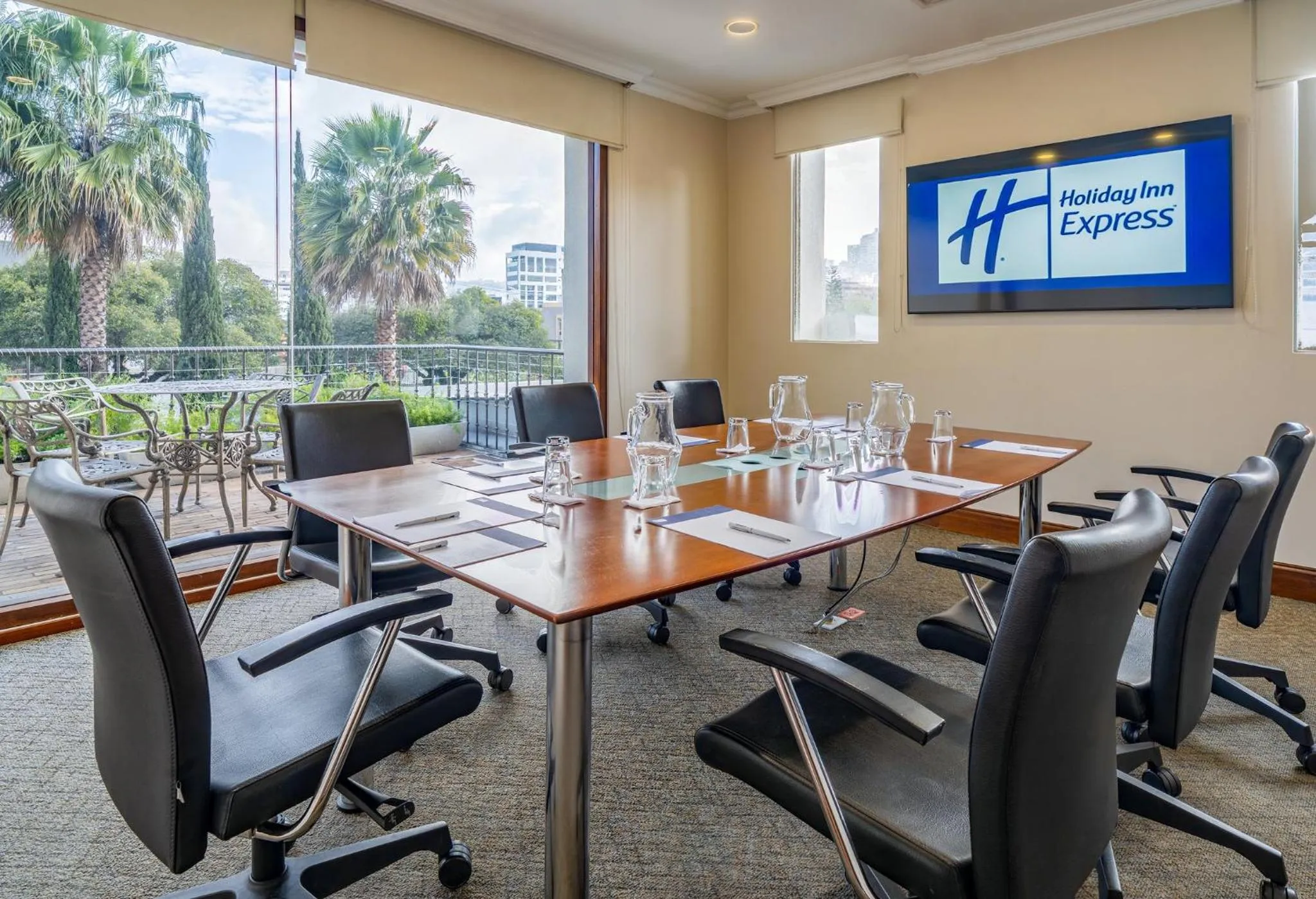 Meeting/conference room in Holiday Inn Express Quito by IHG