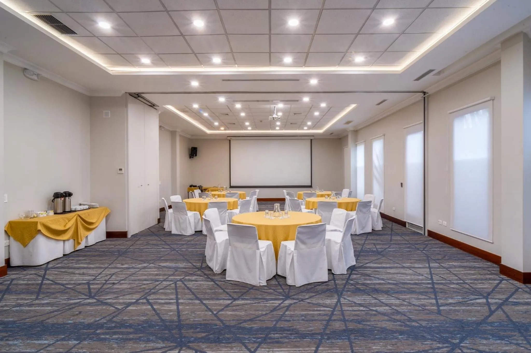 Meeting/conference room in Holiday Inn Express Quito by IHG