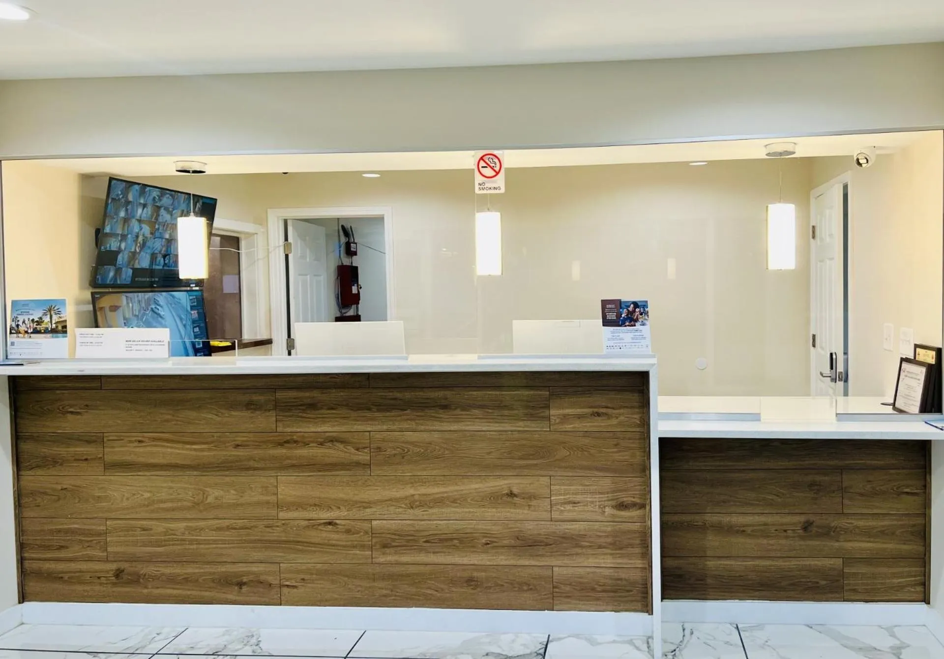 Lobby or reception in Super 8 by Wyndham College Park/Atlanta Airport West