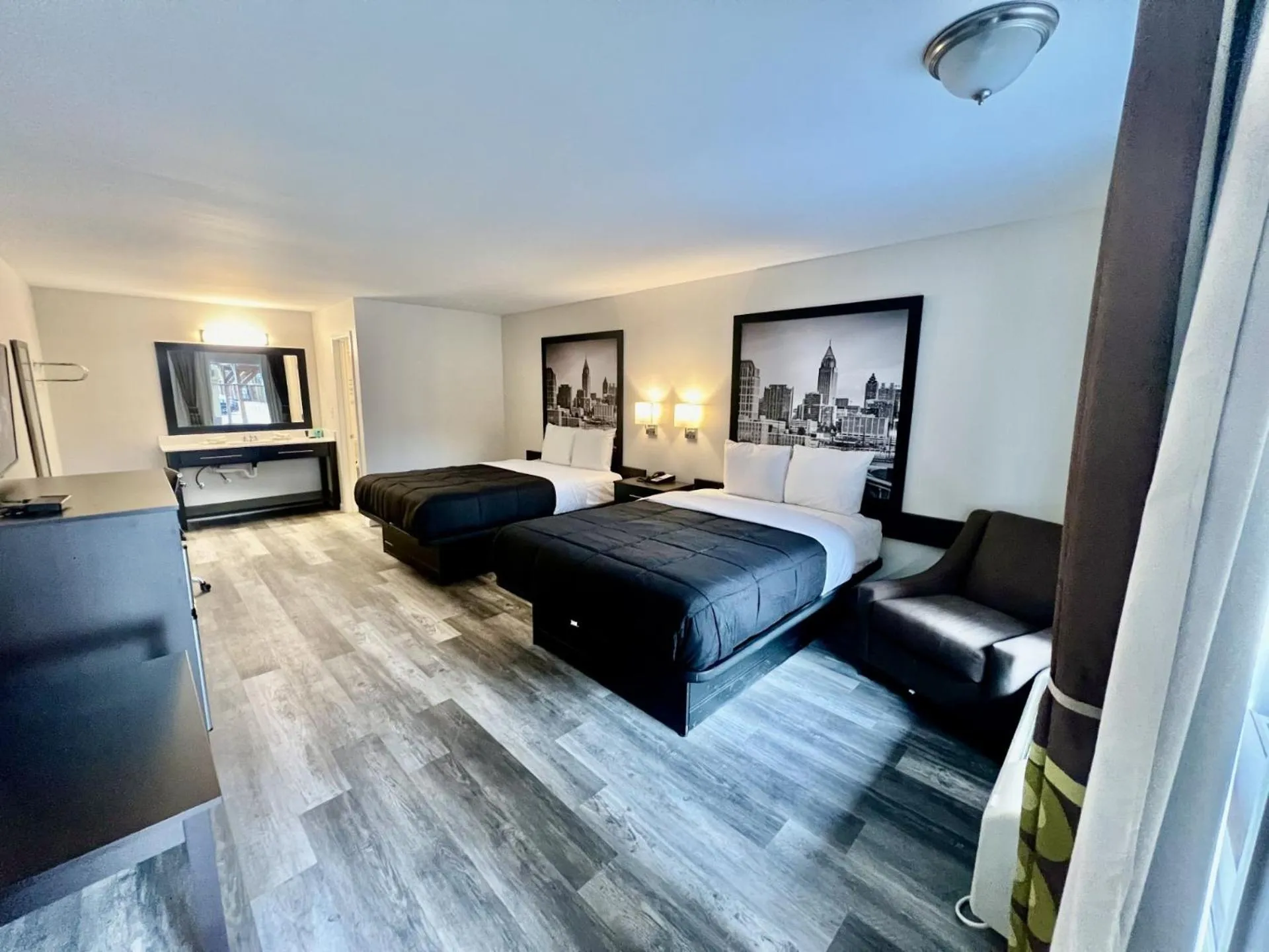 Photo of the whole room, Bed in Super 8 by Wyndham College Park/Atlanta Airport West