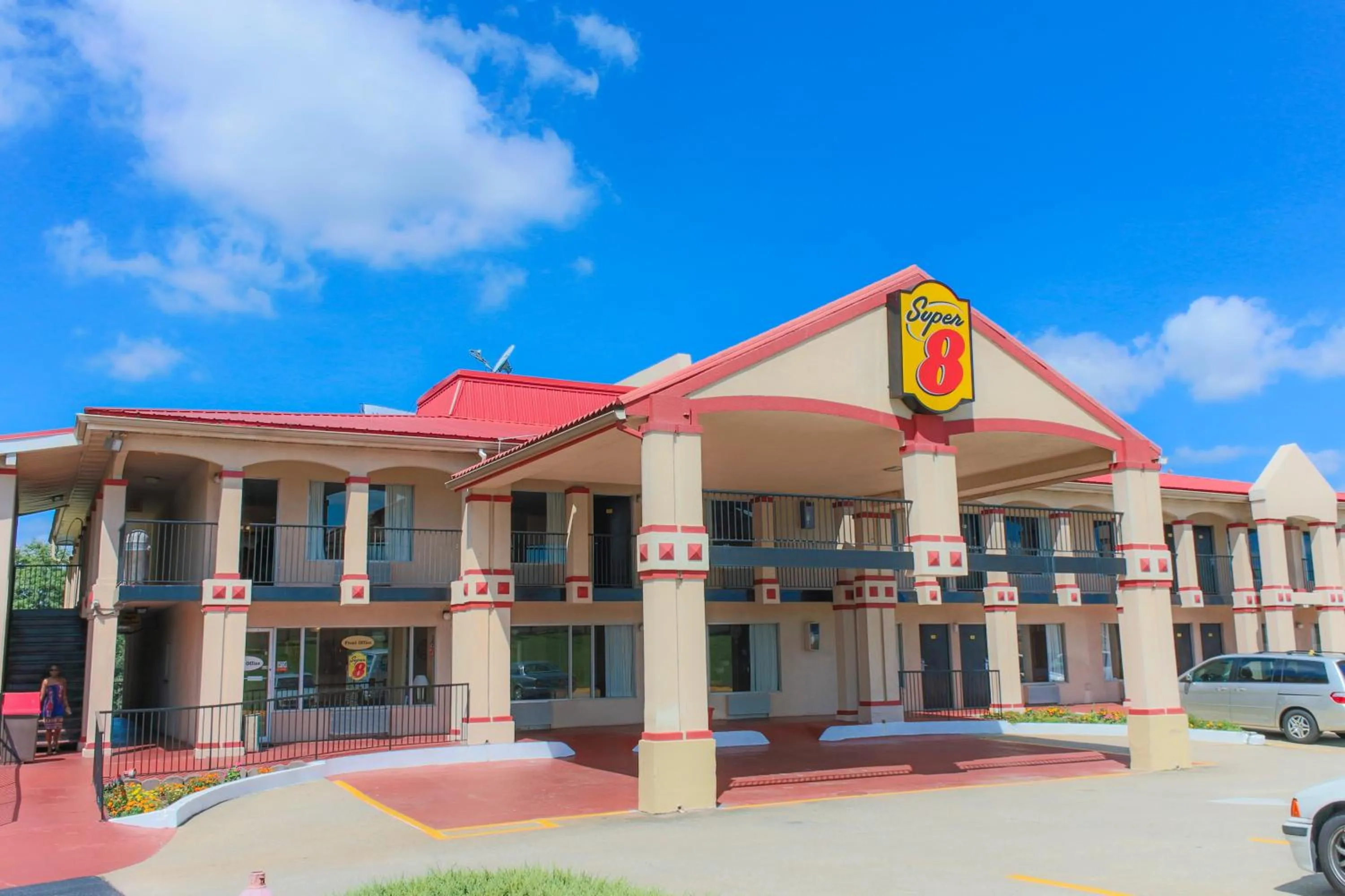 Facade/entrance in Super 8 by Wyndham College Park/Atlanta Airport West