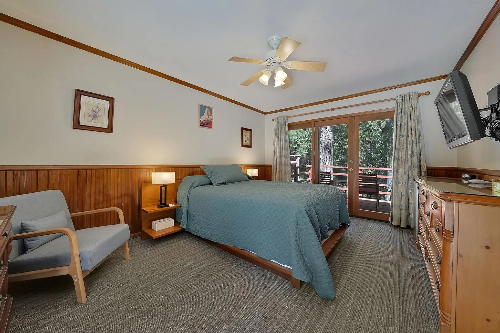 Bed in Narrow Gauge Inn