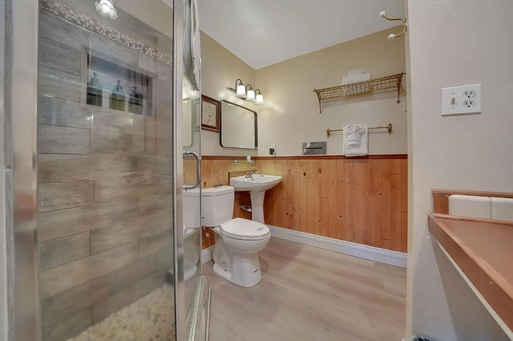 Shower in Narrow Gauge Inn