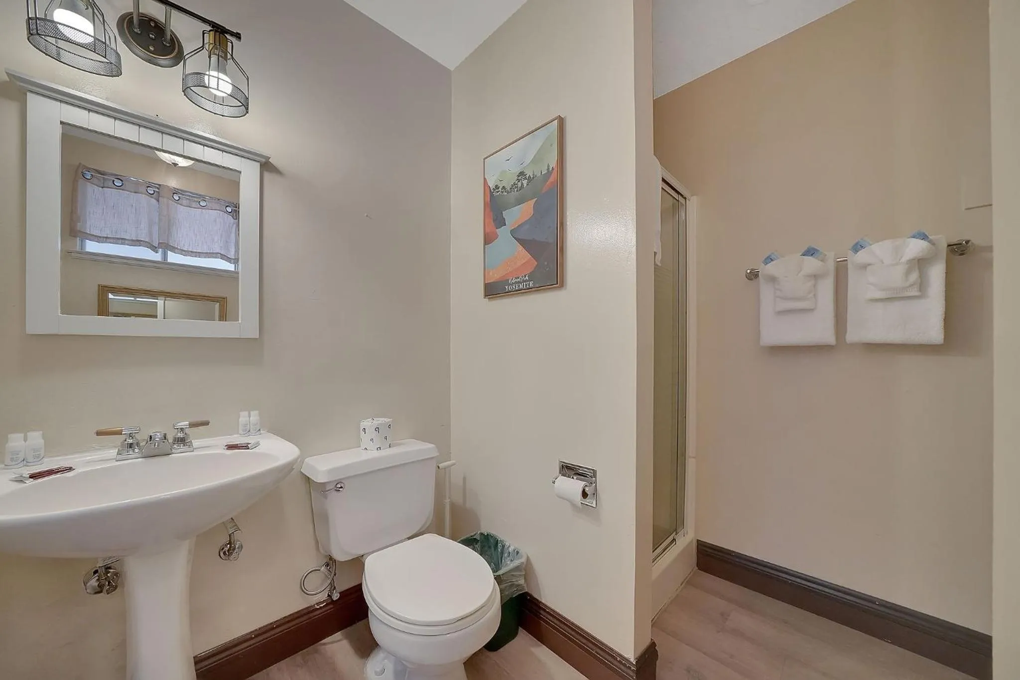 Toilet in Narrow Gauge Inn