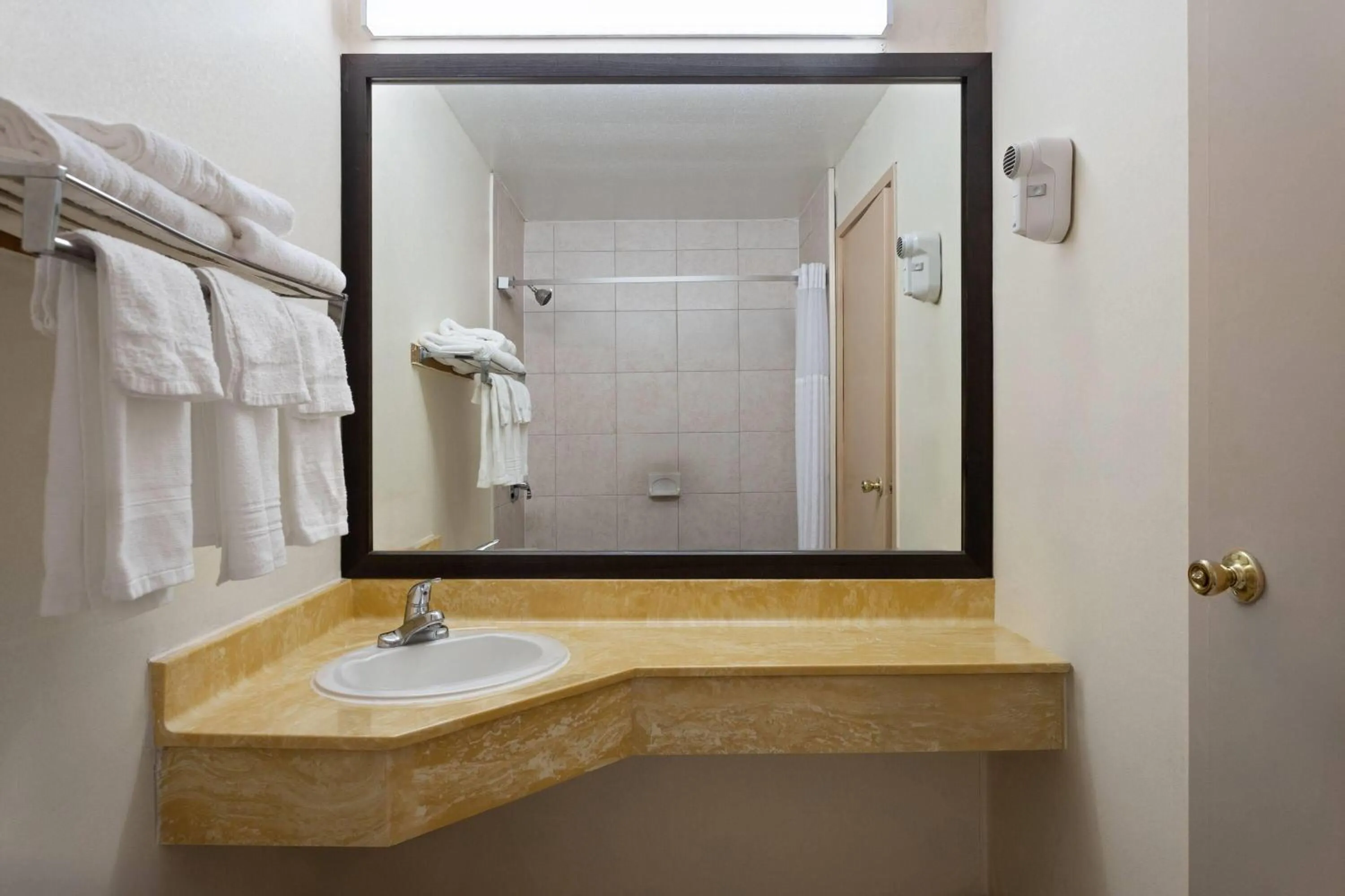 Bathroom in Super 8 by Wyndham Columbus