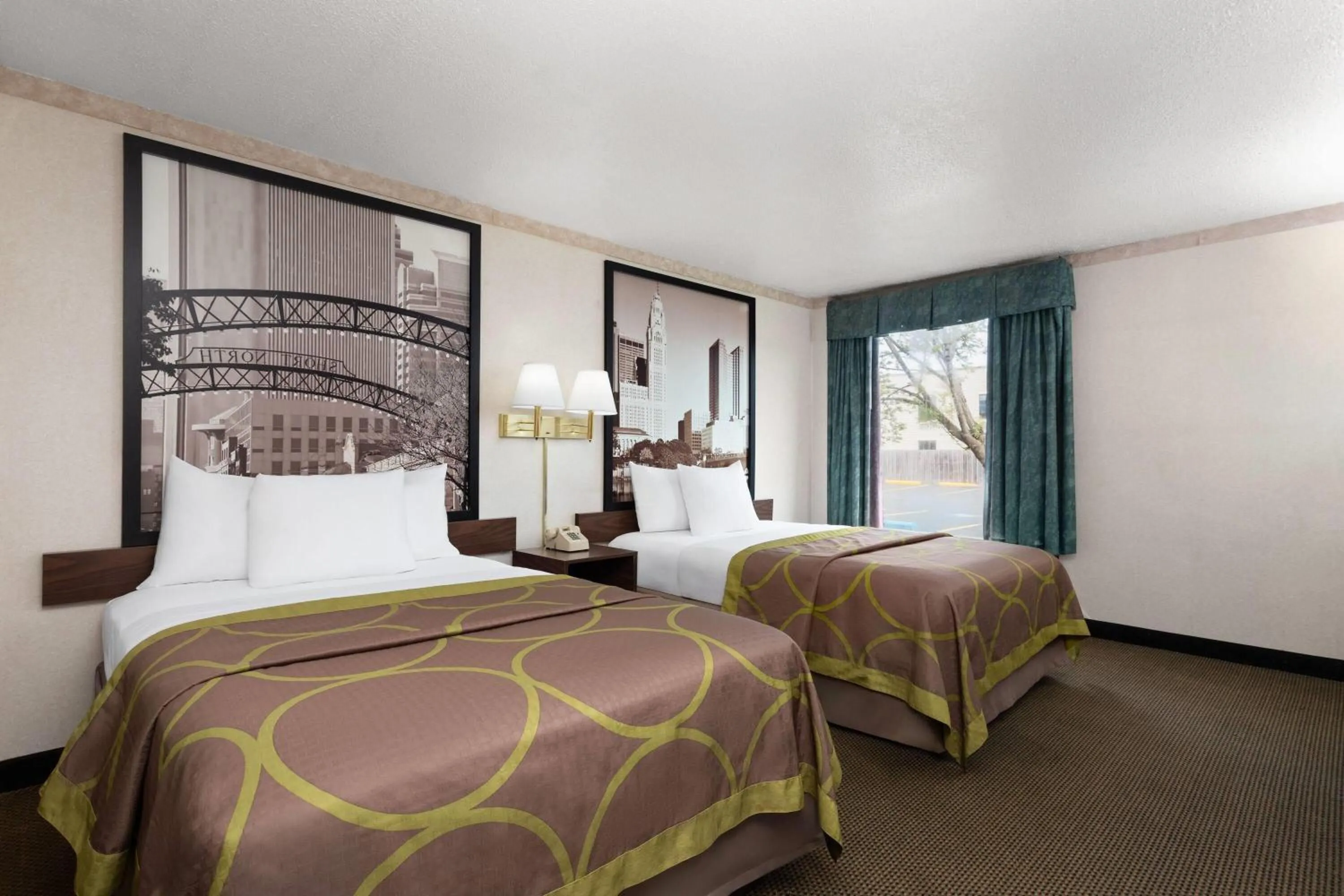 Photo of the whole room, Bed in Super 8 by Wyndham Columbus