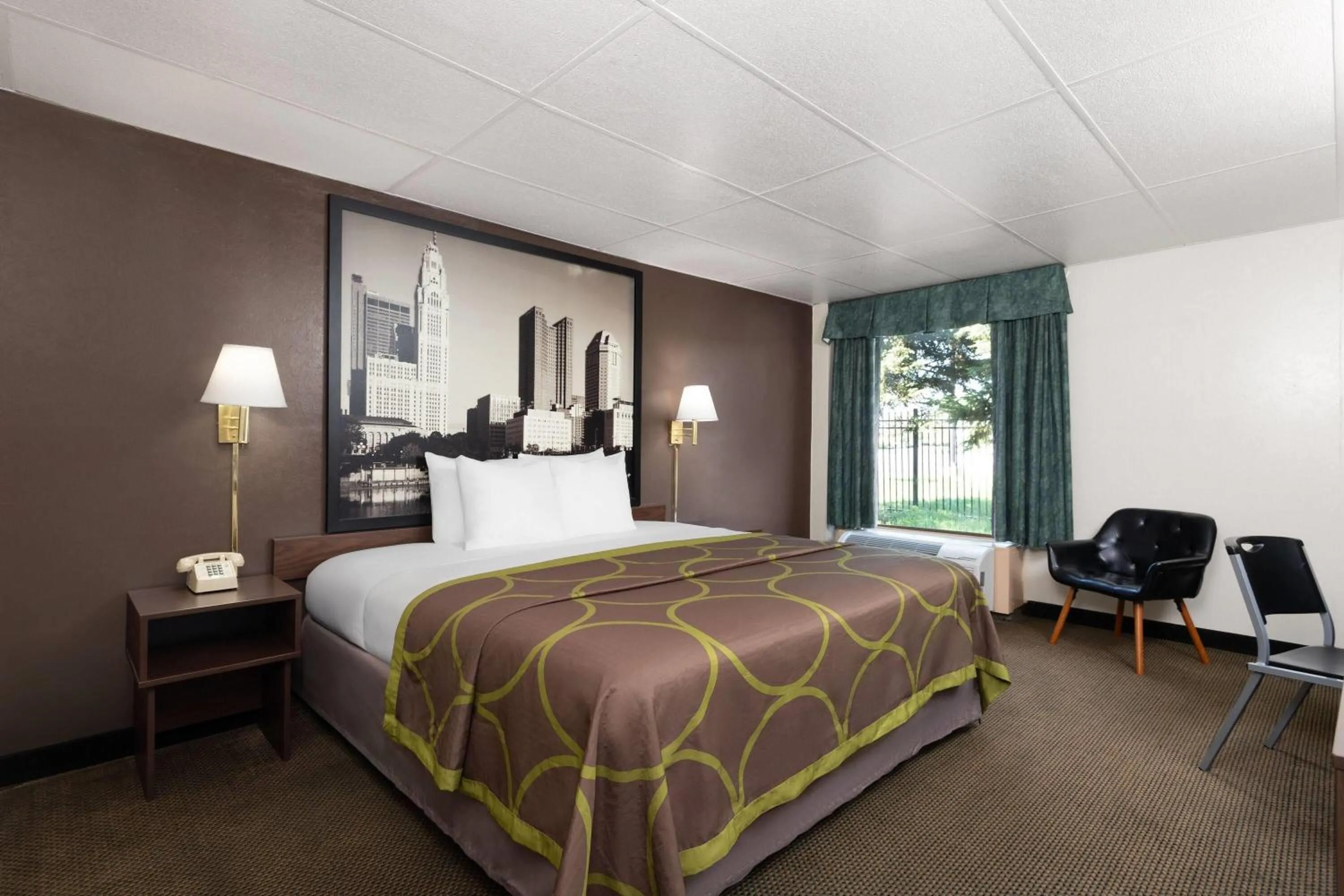 Photo of the whole room, Bed in Super 8 by Wyndham Columbus