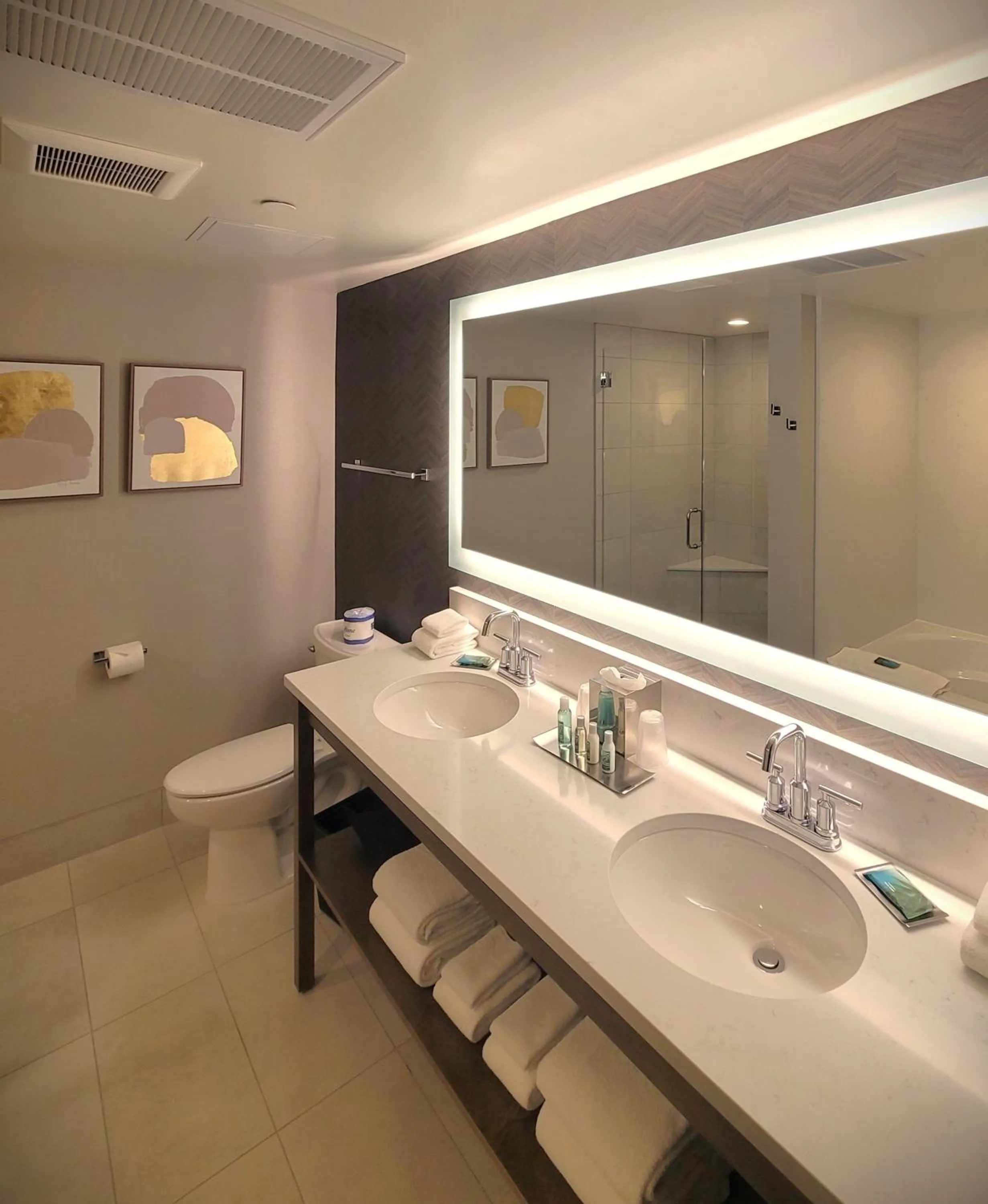 Bathroom in Riverside Hotel, BW Premier Collection