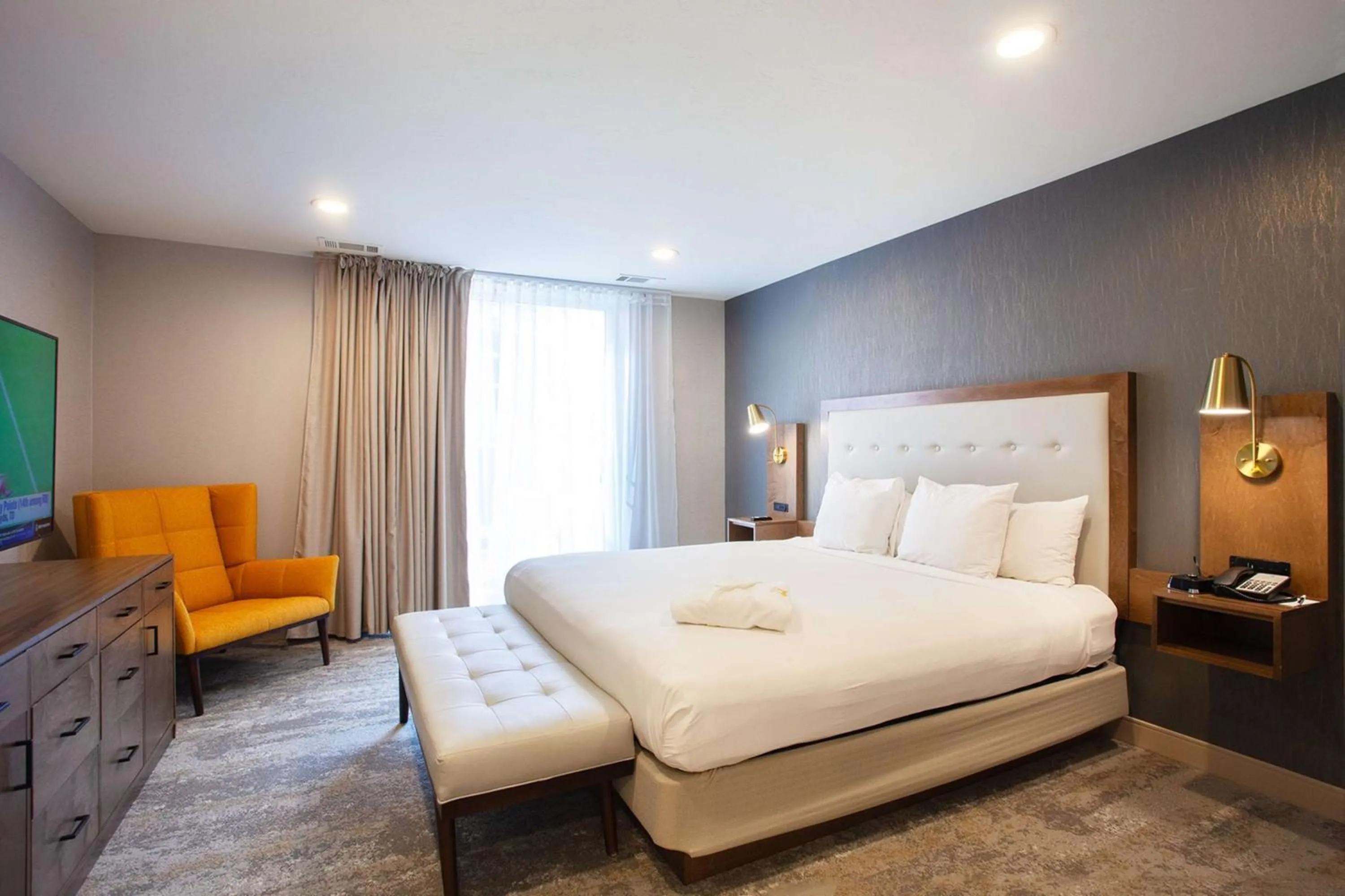 Photo of the whole room, Bed in Riverside Hotel, BW Premier Collection