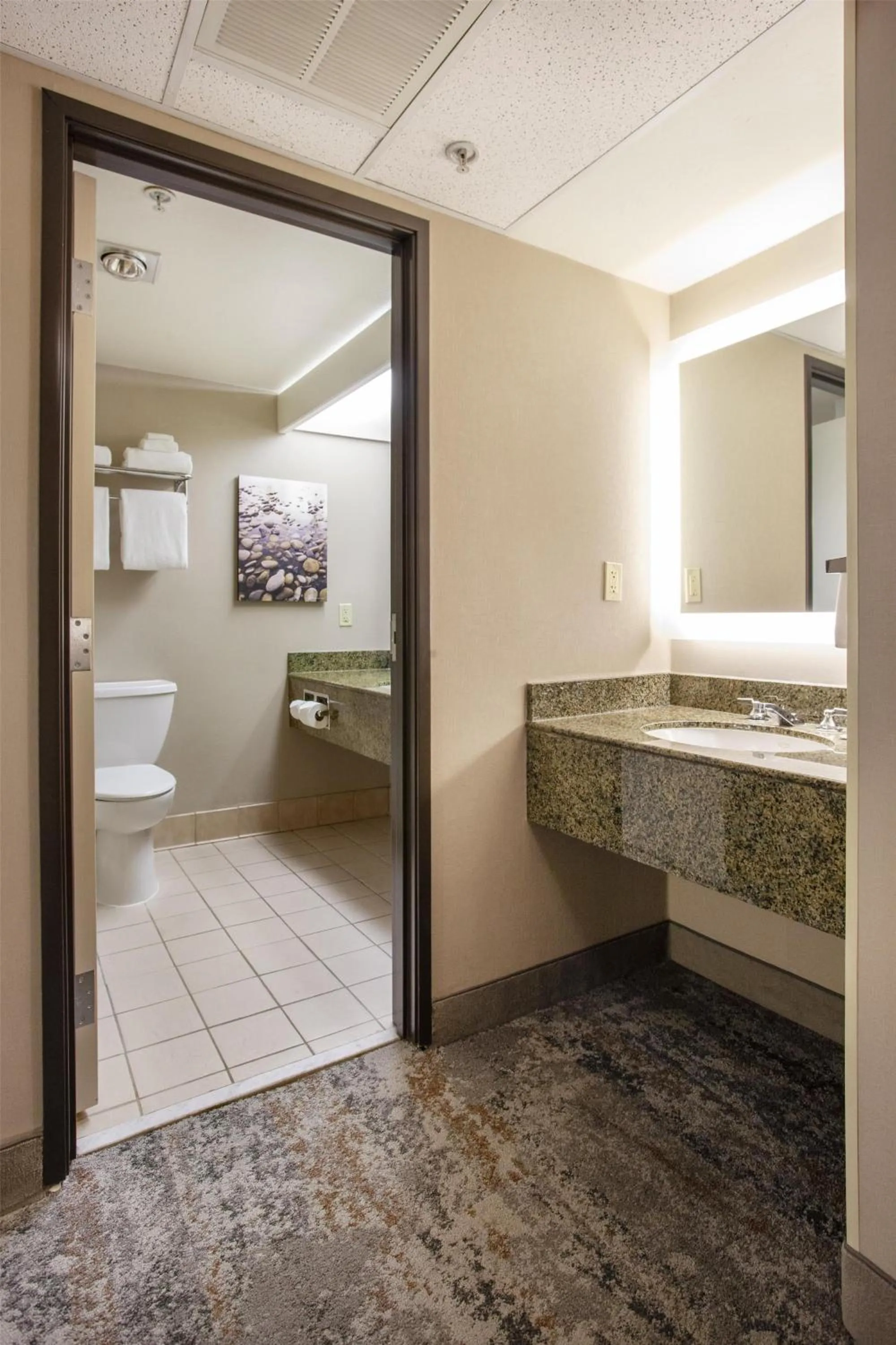 Bathroom in Riverside Hotel, BW Premier Collection