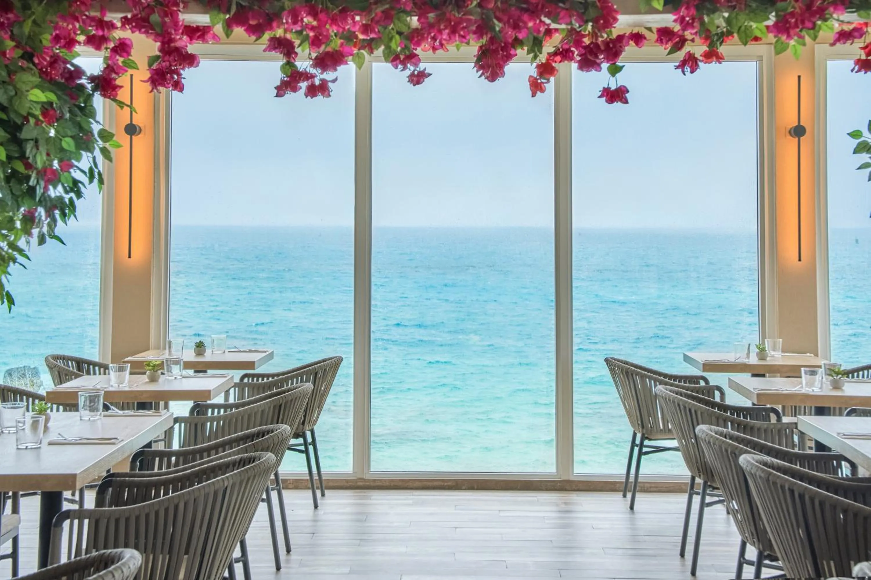 Restaurant/places to eat in St George's Club