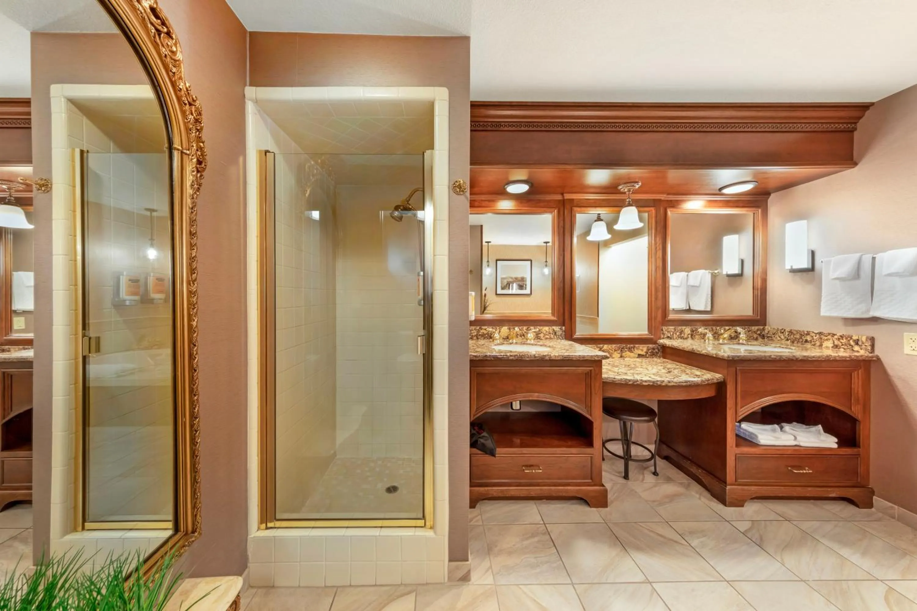 Bathroom in Best Western Plus Black Oak