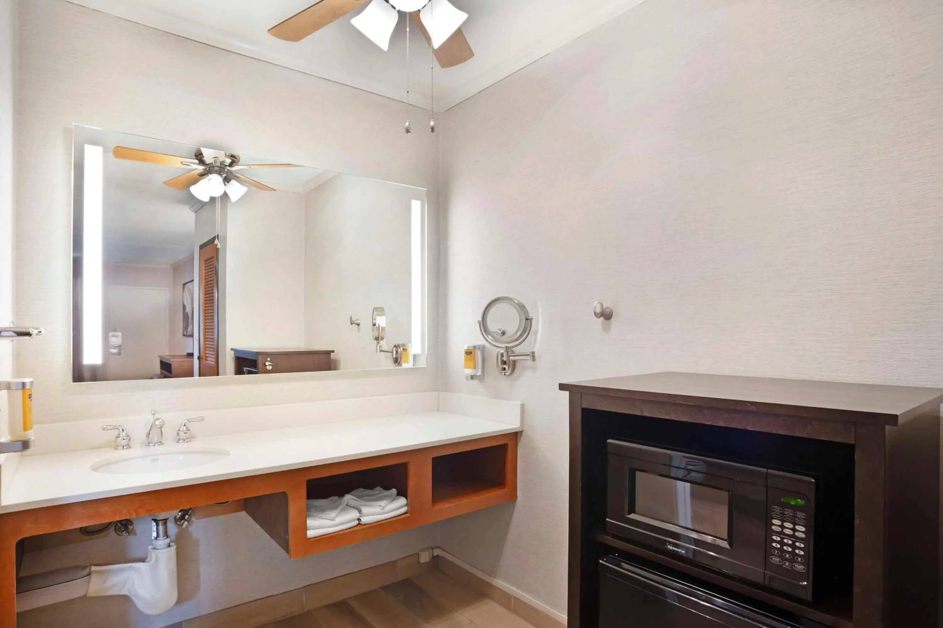 Bathroom in Best Western Plus Black Oak