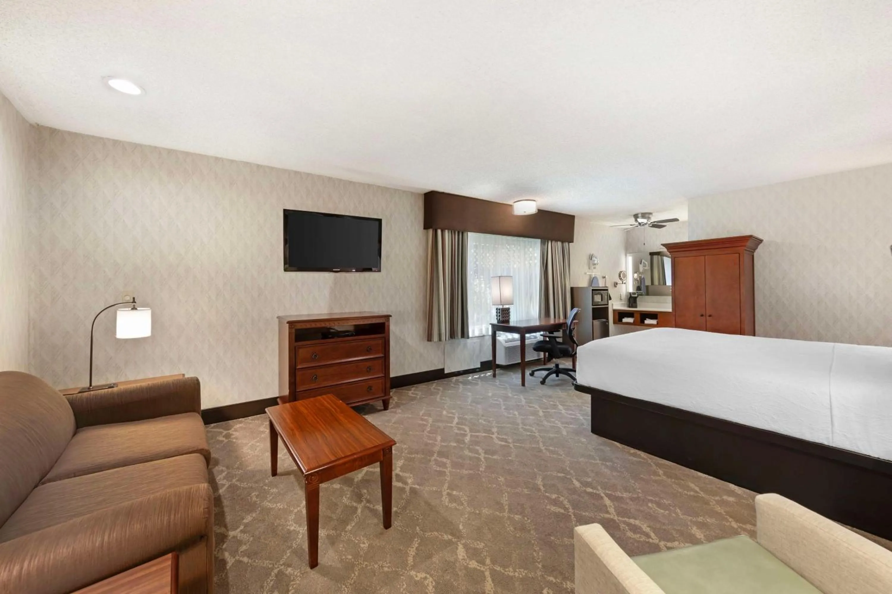 Bedroom, Bed in Best Western Plus Black Oak