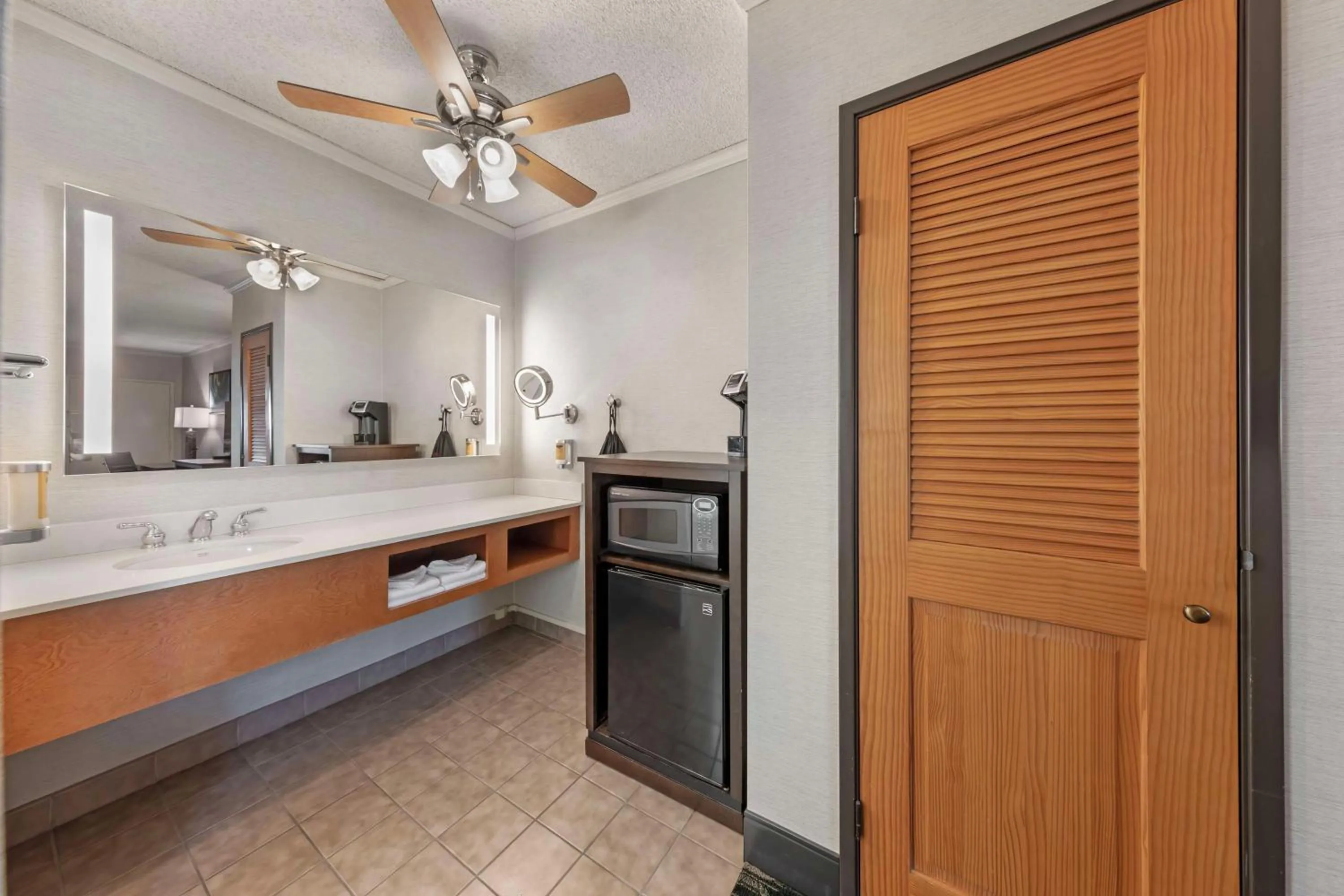 Bathroom in Best Western Plus Black Oak