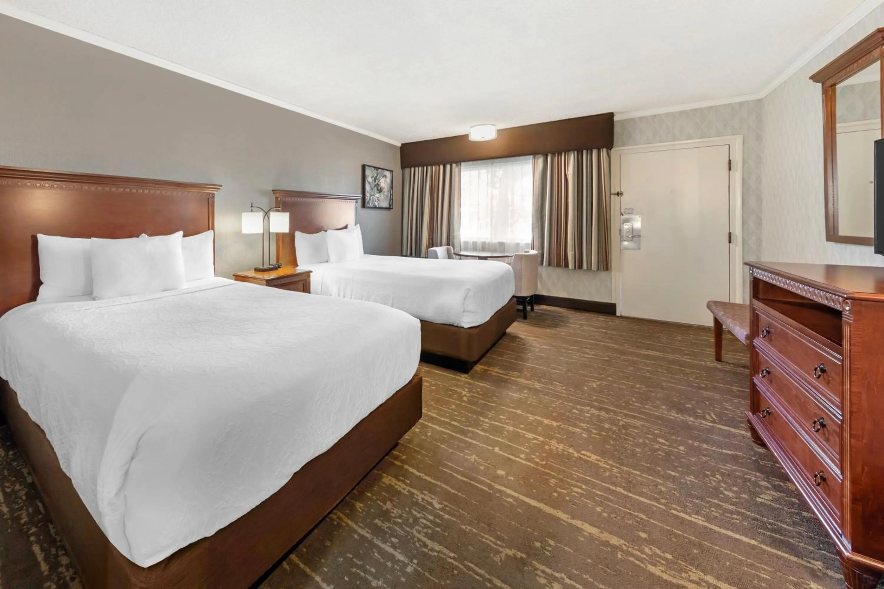 Bed in Best Western Plus Black Oak