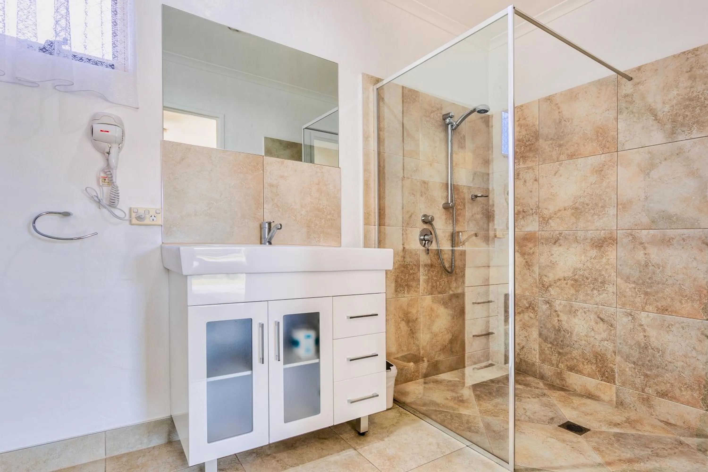 Toilet in Wintersun Gardens Motel