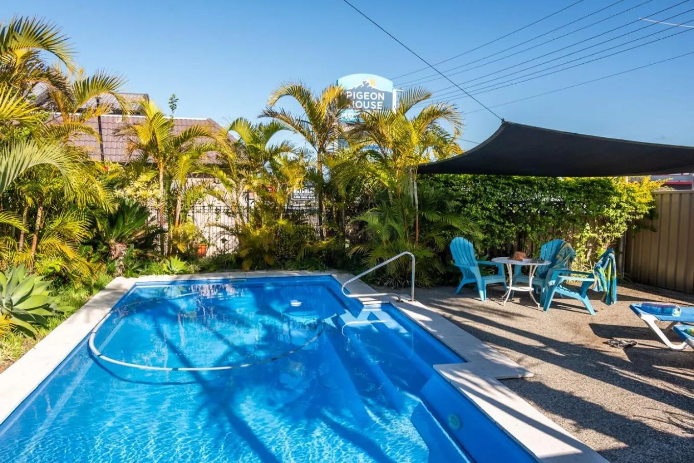 Swimming pool in Pigeon House Motor Inn