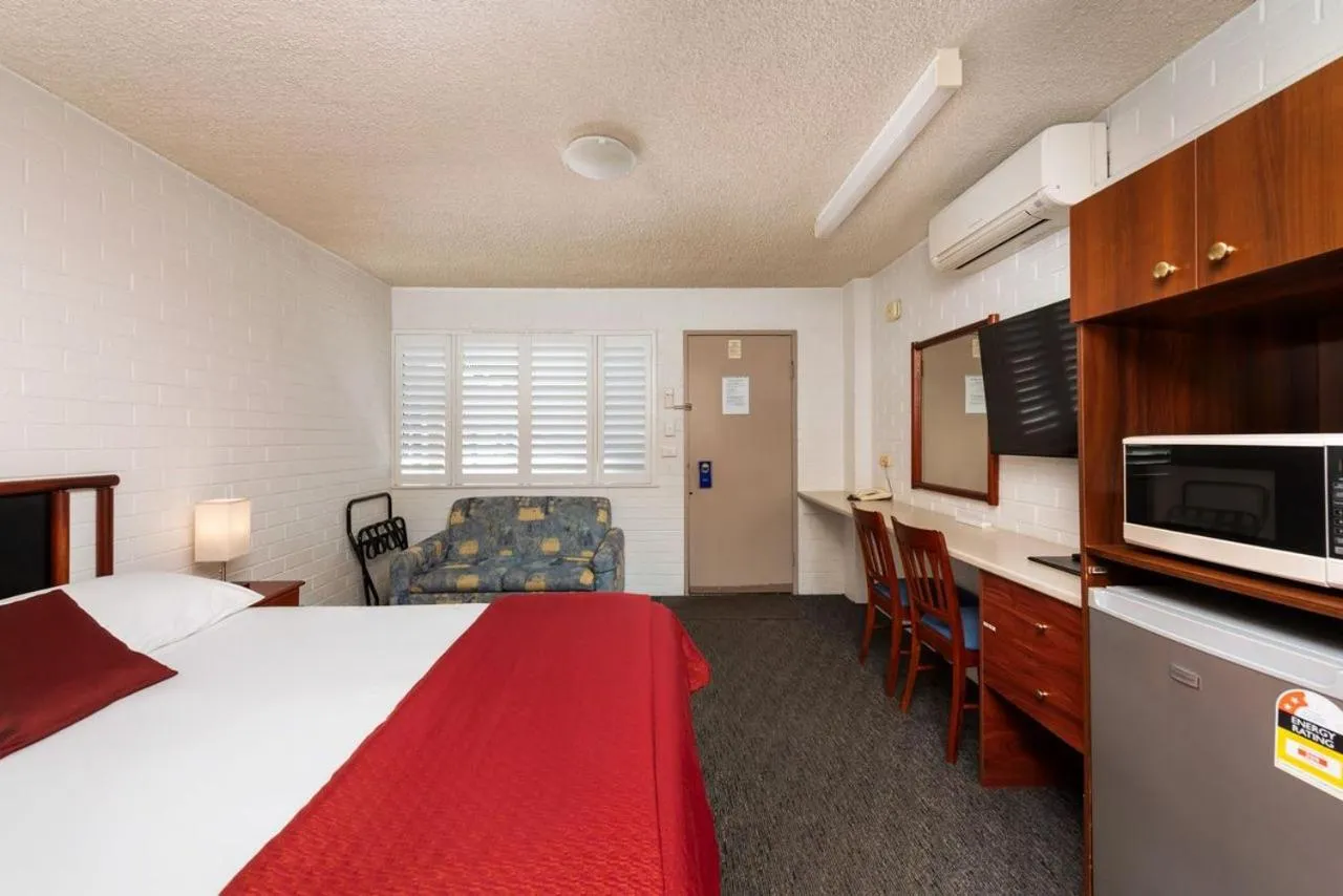 Bedroom, Bed in Pigeon House Motor Inn