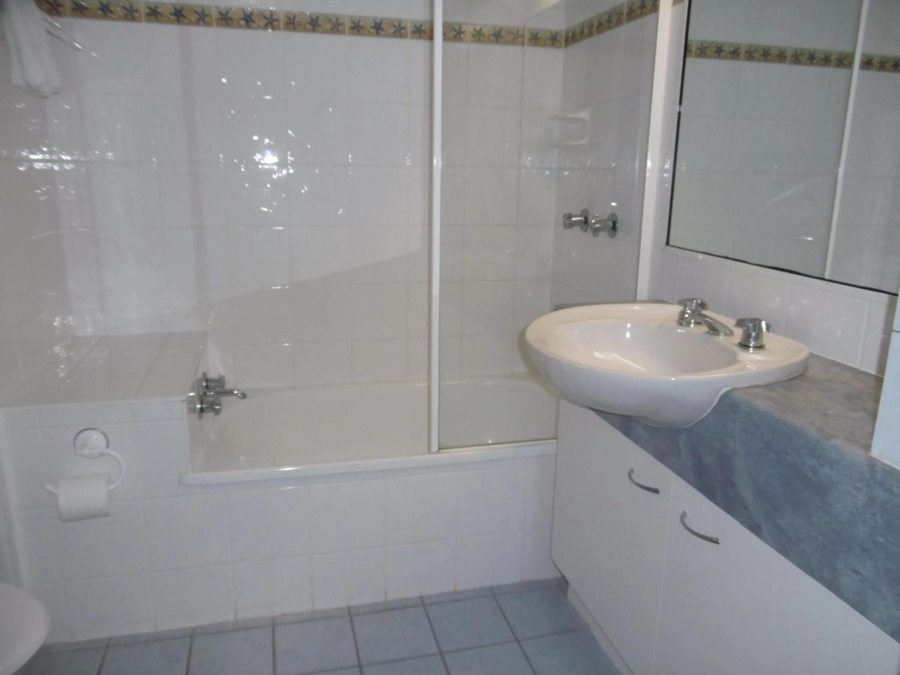 Bathroom in Trafalgar Towers