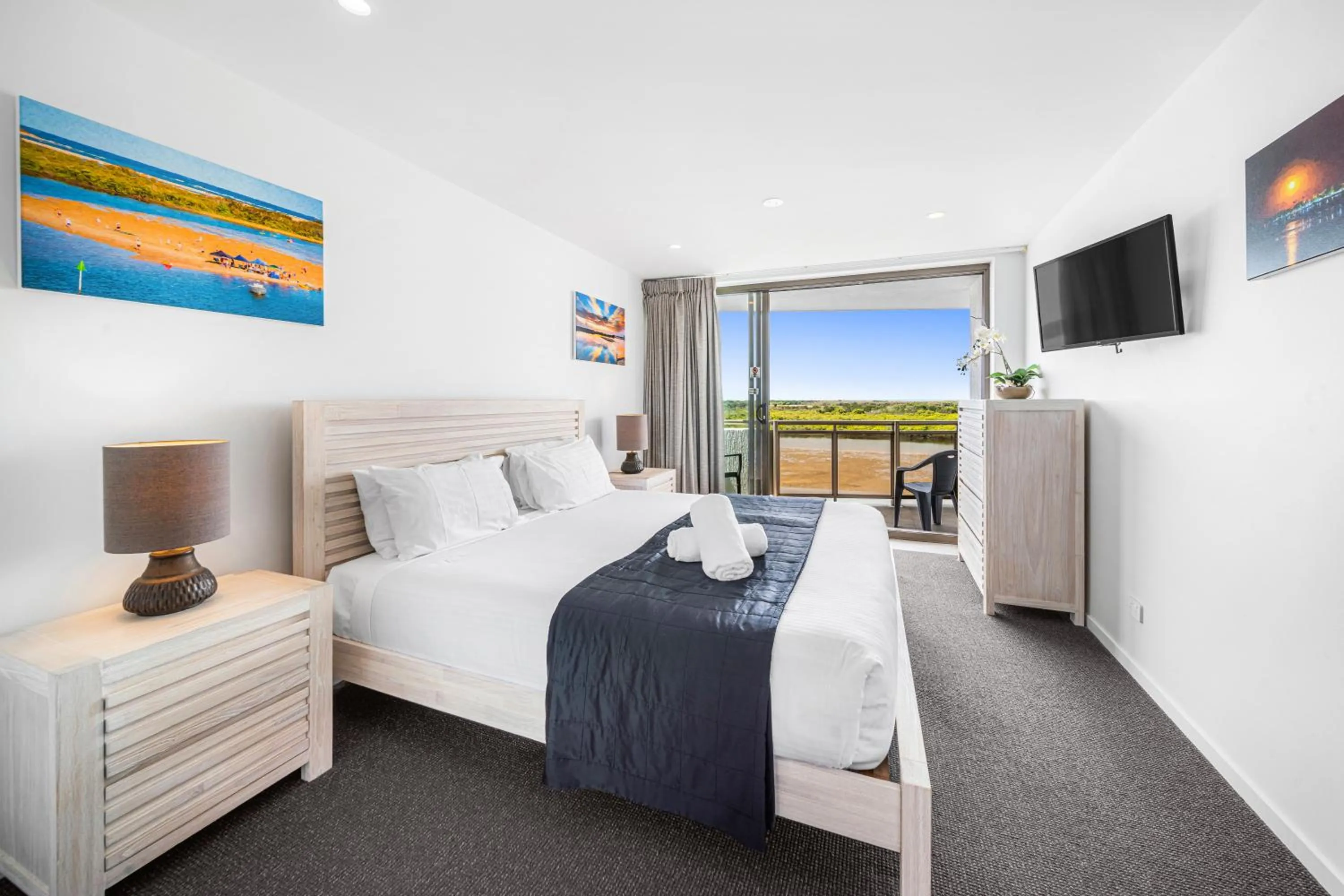 Bed in Trafalgar Towers