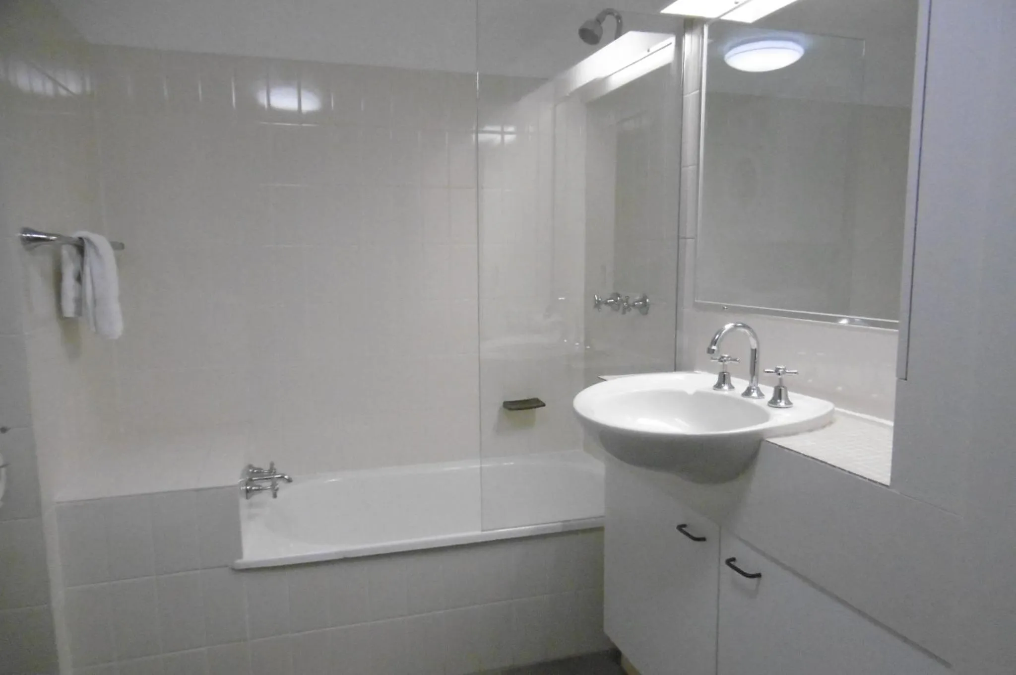 Bathroom in Trafalgar Towers