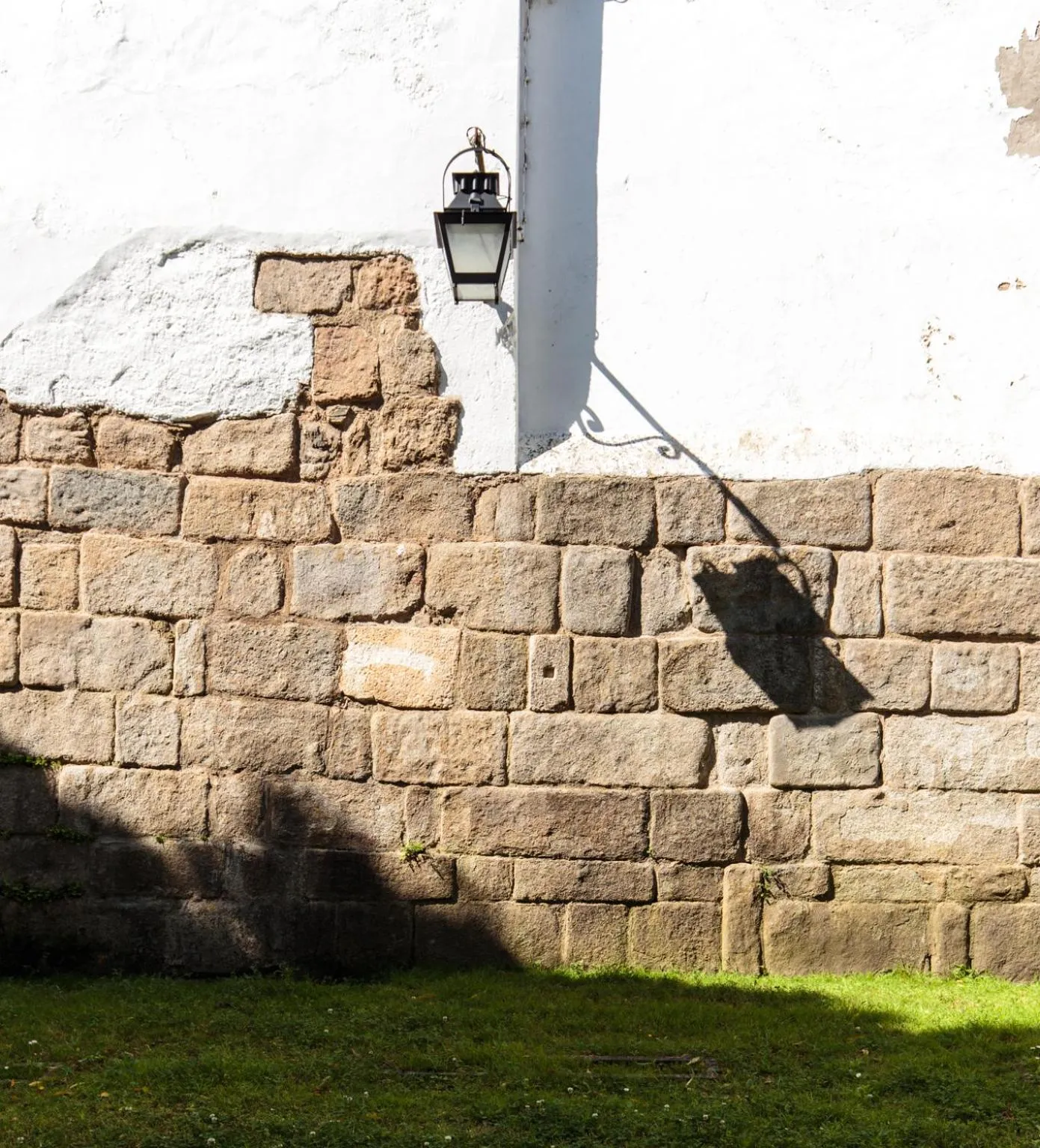 Quiet street view in Heaven Inn Suites & Terrace